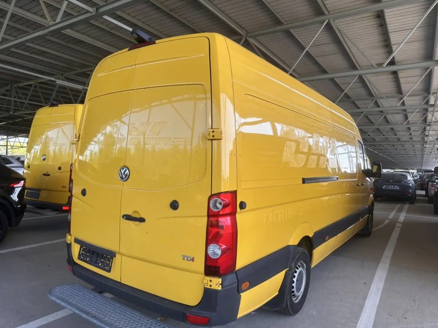 Volkswagen Crafter PRO Furgón BMT 35 BXL TA 136 Geel - 2