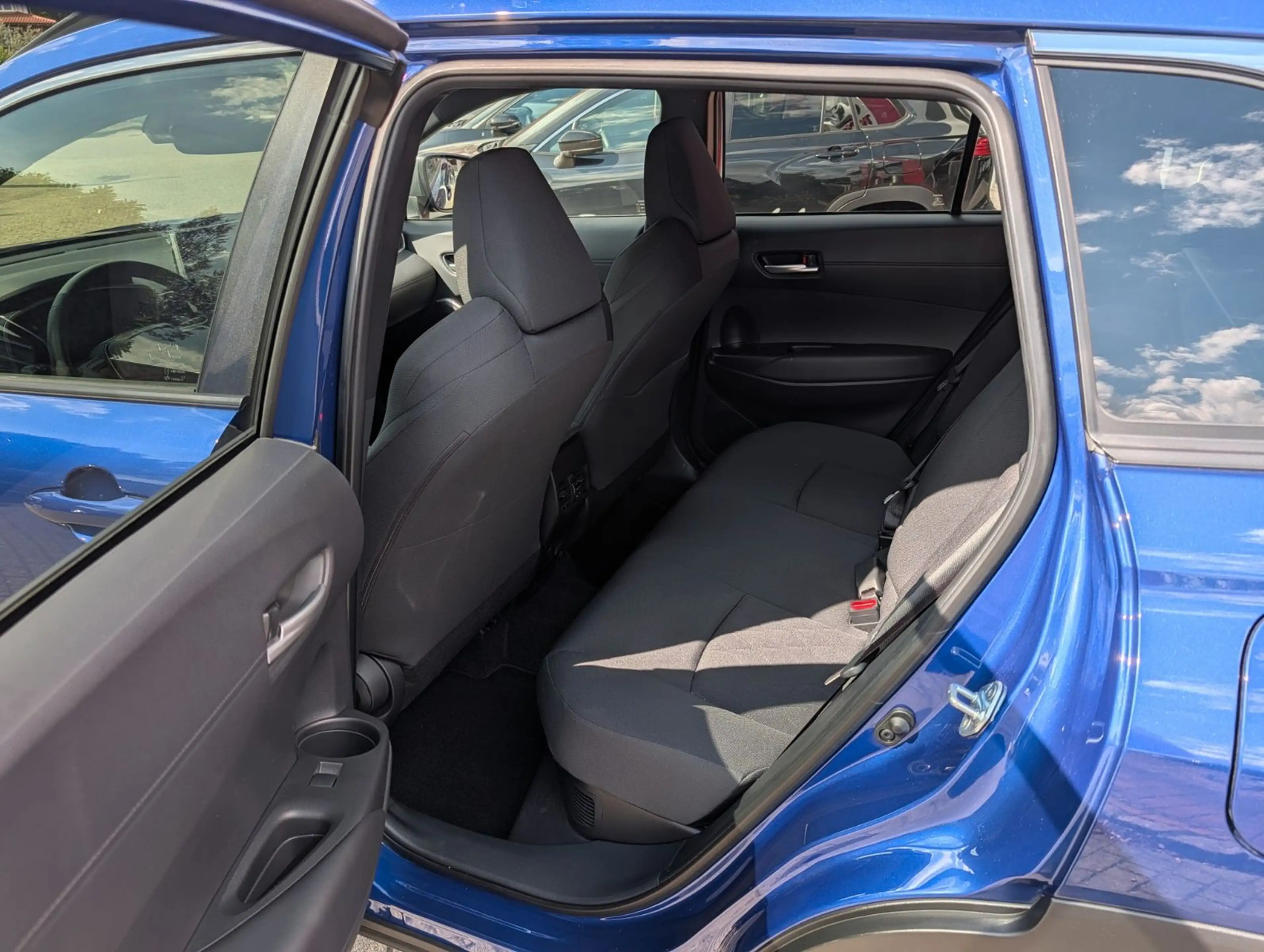 Toyota Corolla Cross 2.0-l-VVT-i Hybrid Style-Comfort — photo 14