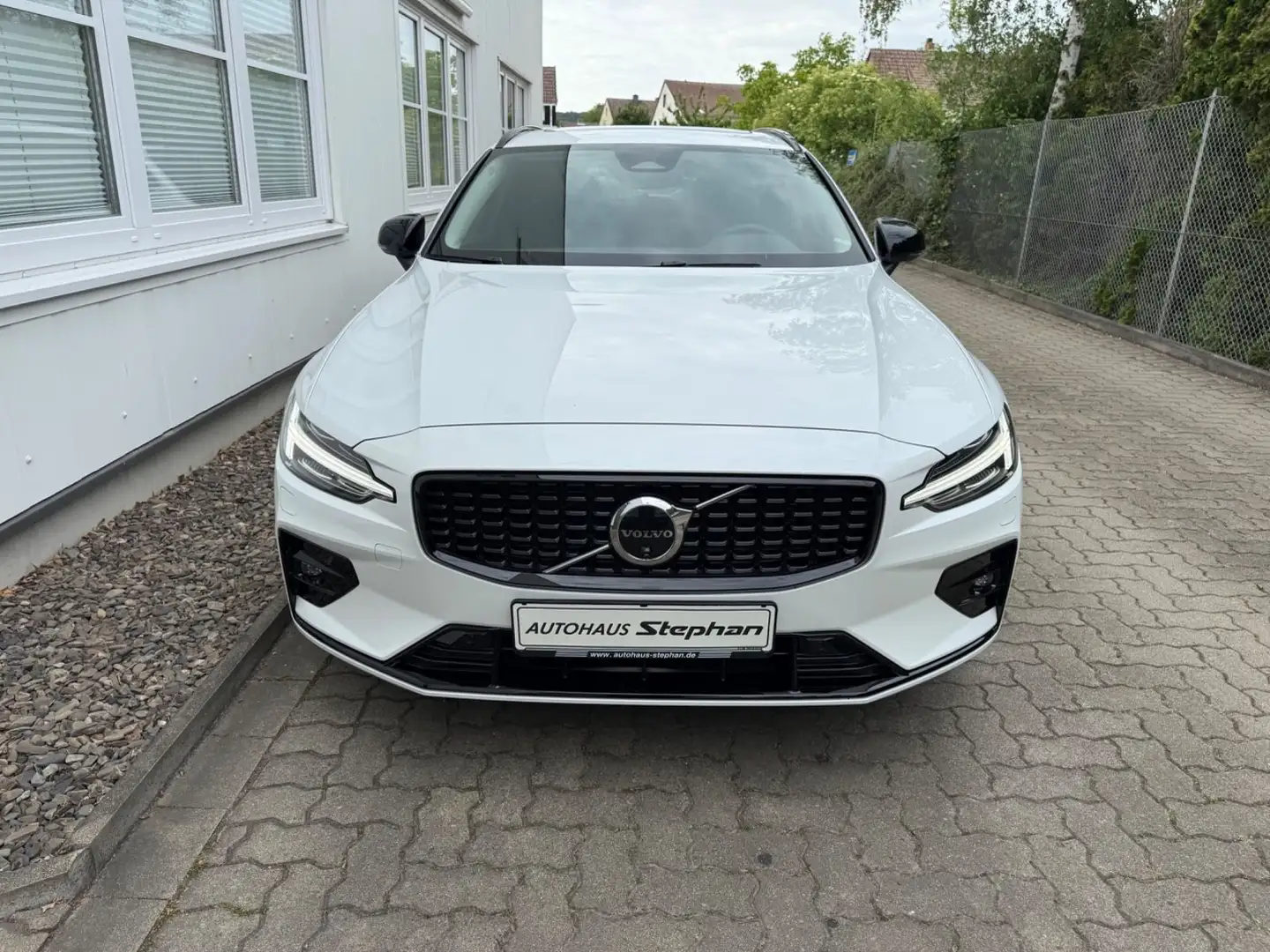 Volvo V60 B4 B Plus Dark Autom. MY25 GARANTIE Weiß - 2