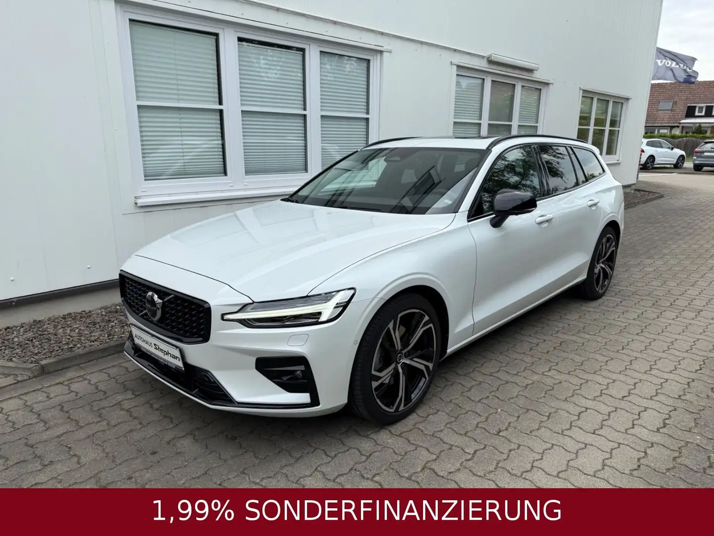 Volvo V60 B4 B Plus Dark Autom. MY25 GARANTIE Weiß - 1