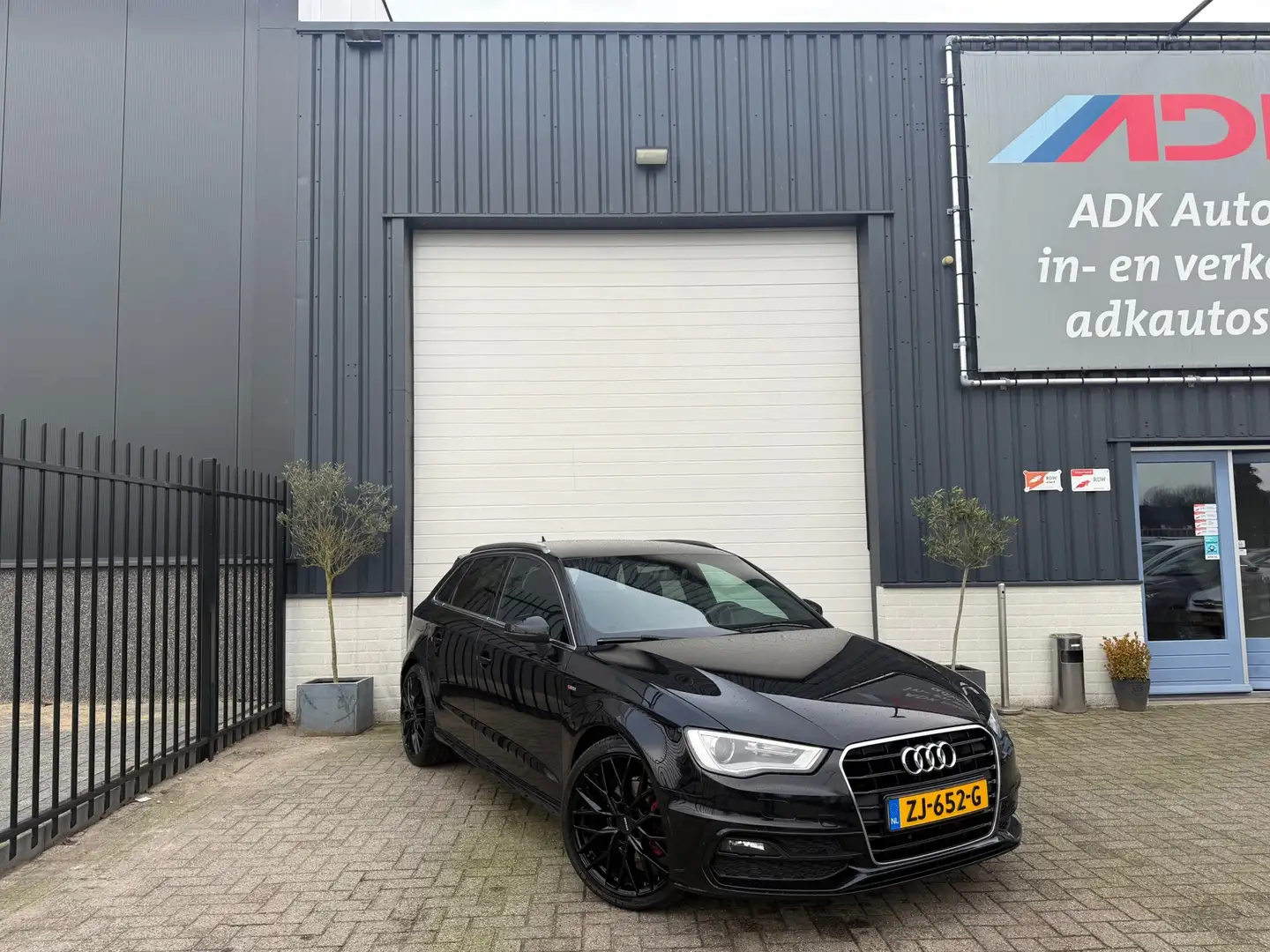 Audi A3 Sportback 1.4 TFSI CoD Ambiente Pro Line plus 3x S Schwarz - 2