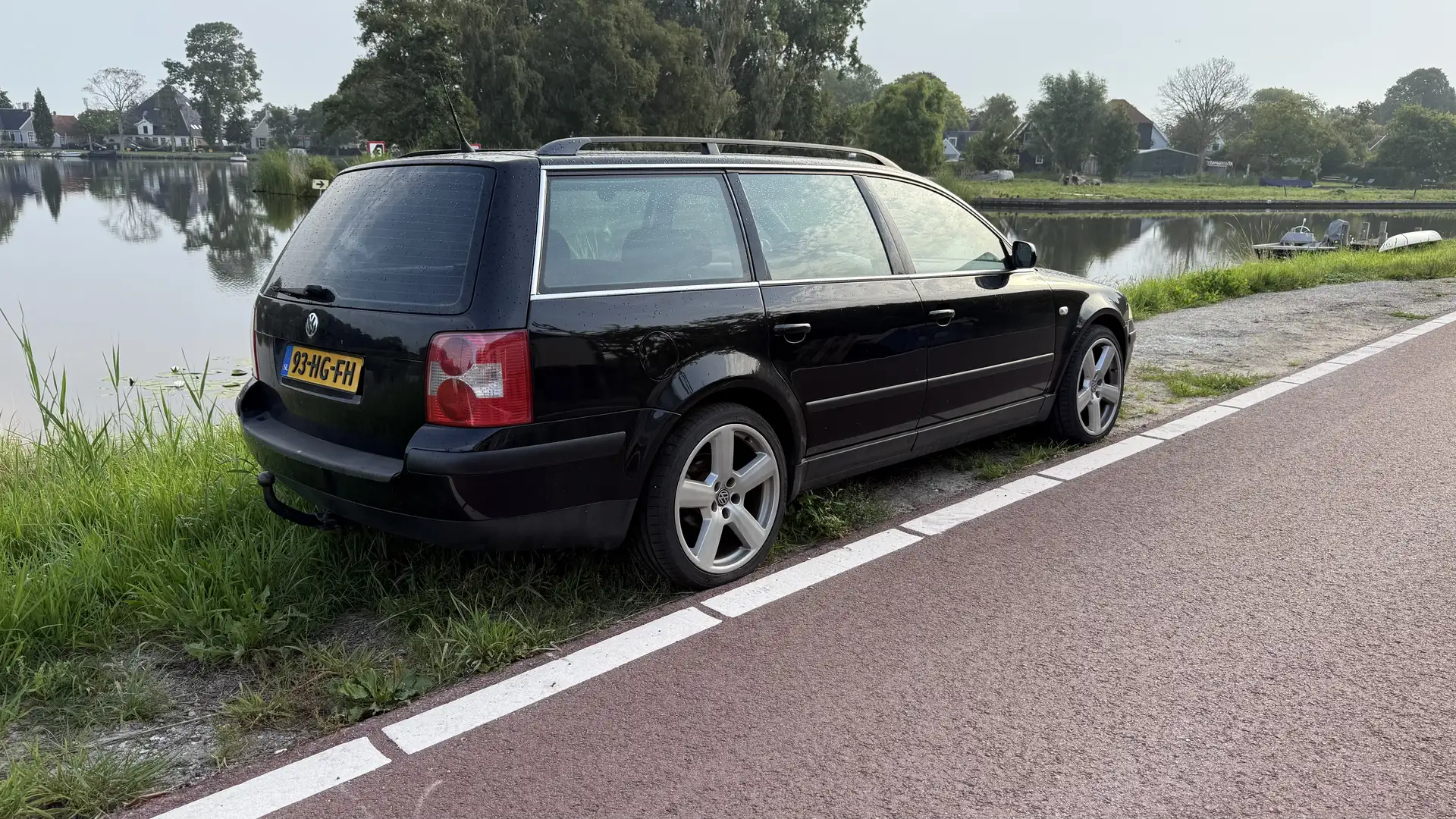 Volkswagen Passat 1.8 Turbo Trendline Zwart - 2