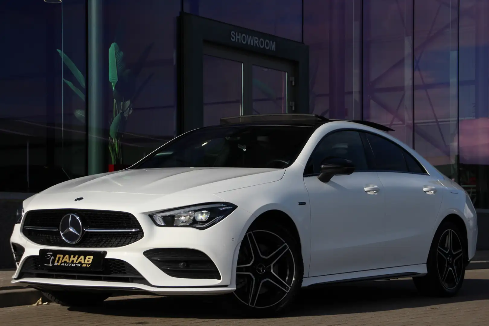 Mercedes-Benz CLA 250 e AMG Edition | Pano | Nightpakket | Sfeerverlicht Wit - 1
