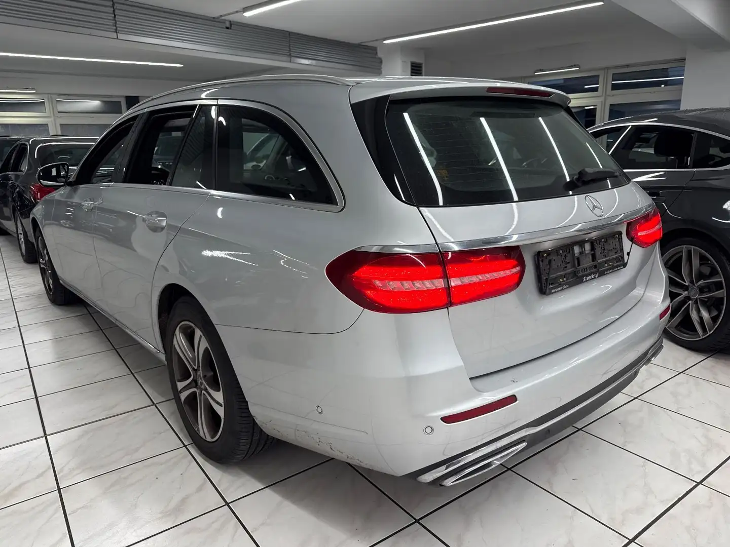 Mercedes-Benz E 220 d T-Modell Avantgarde*LED*Navi*Schiebedach Argent - 2
