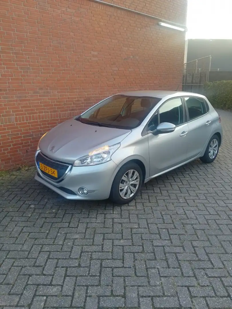 Peugeot 208 1.2 PT Style Pack Grau - 1