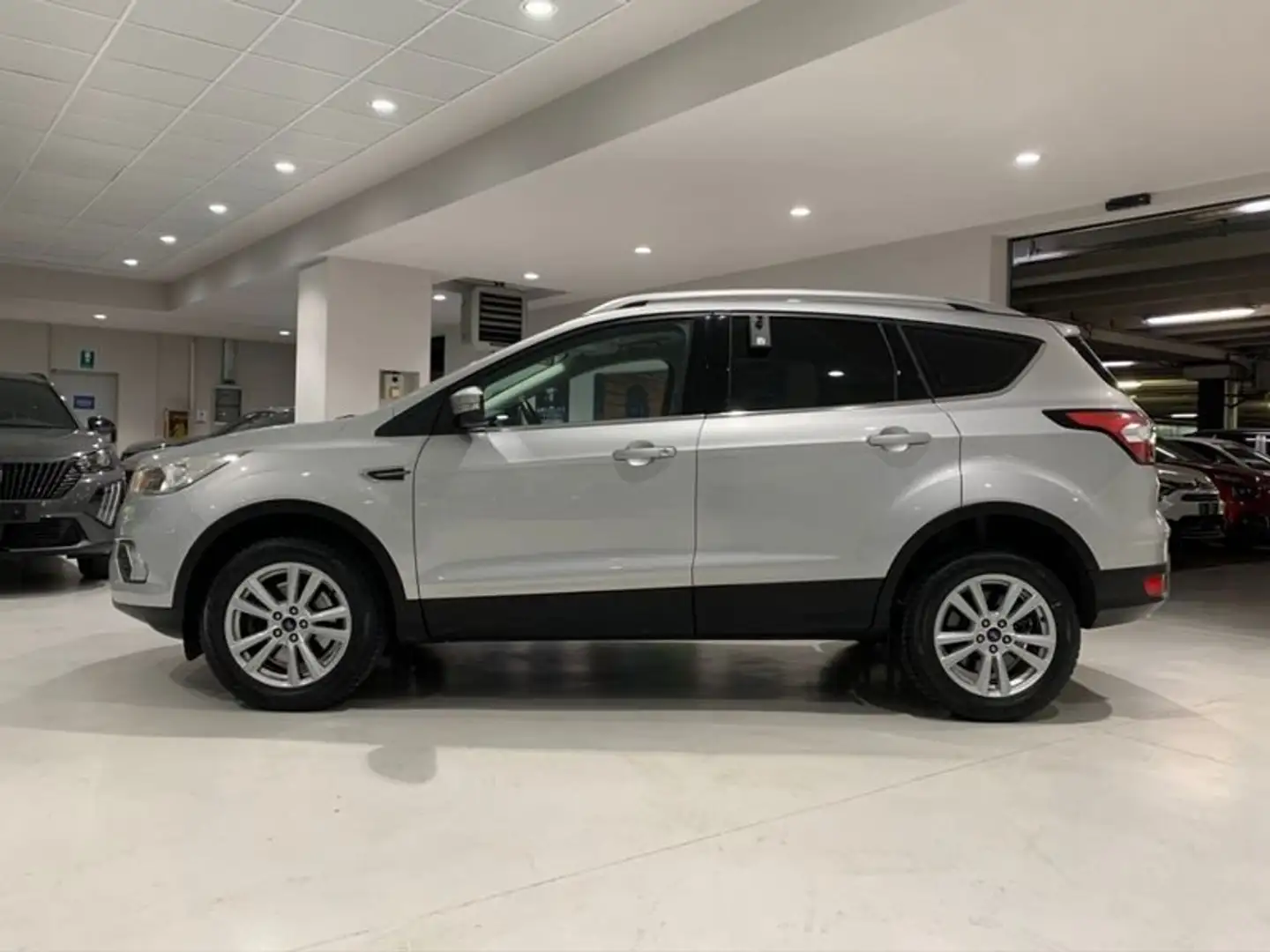 Ford Kuga 1.5 TDCi 120CV S&S 2WD Business Grigio - 2