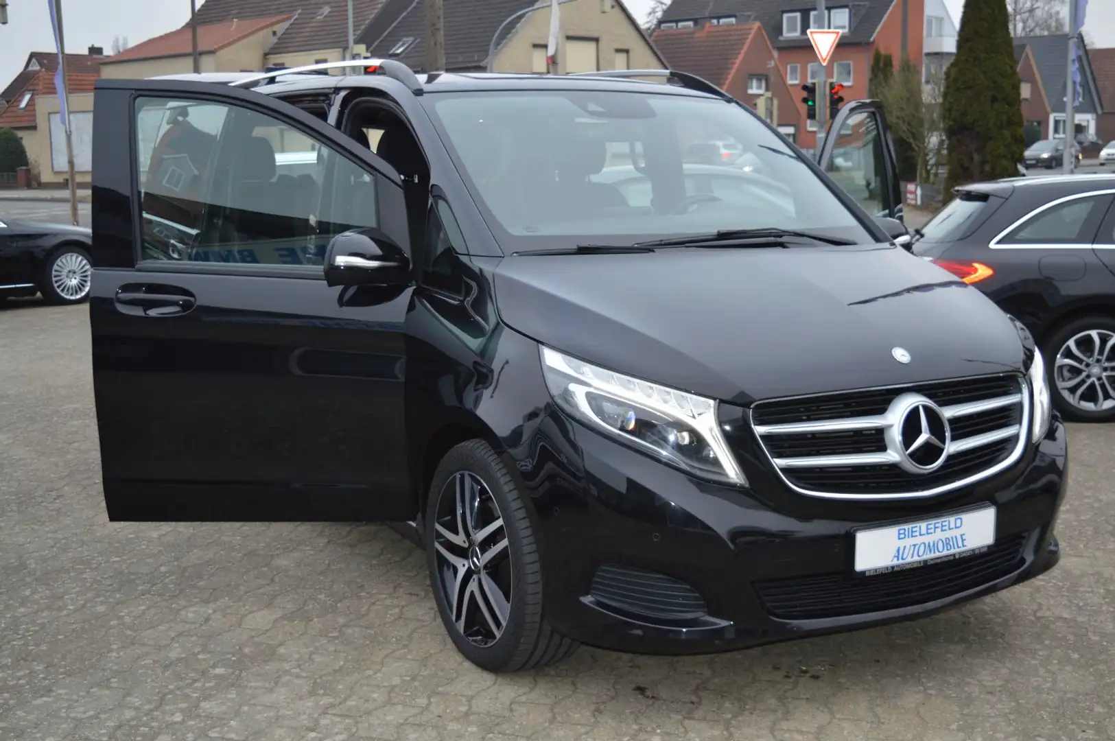 Mercedes-Benz V 220 d BlueTec 7G-Tronic EDITION lang AHK/Navi/R-Kam/So Noir - 1
