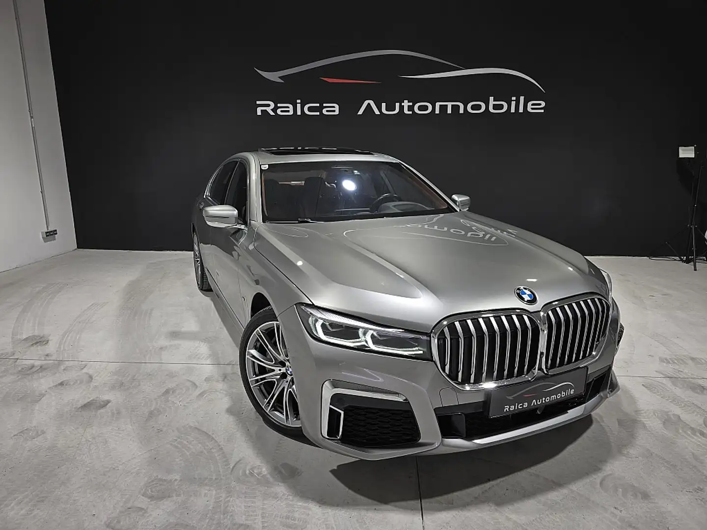 BMW 745 e Individual M Grau - 1