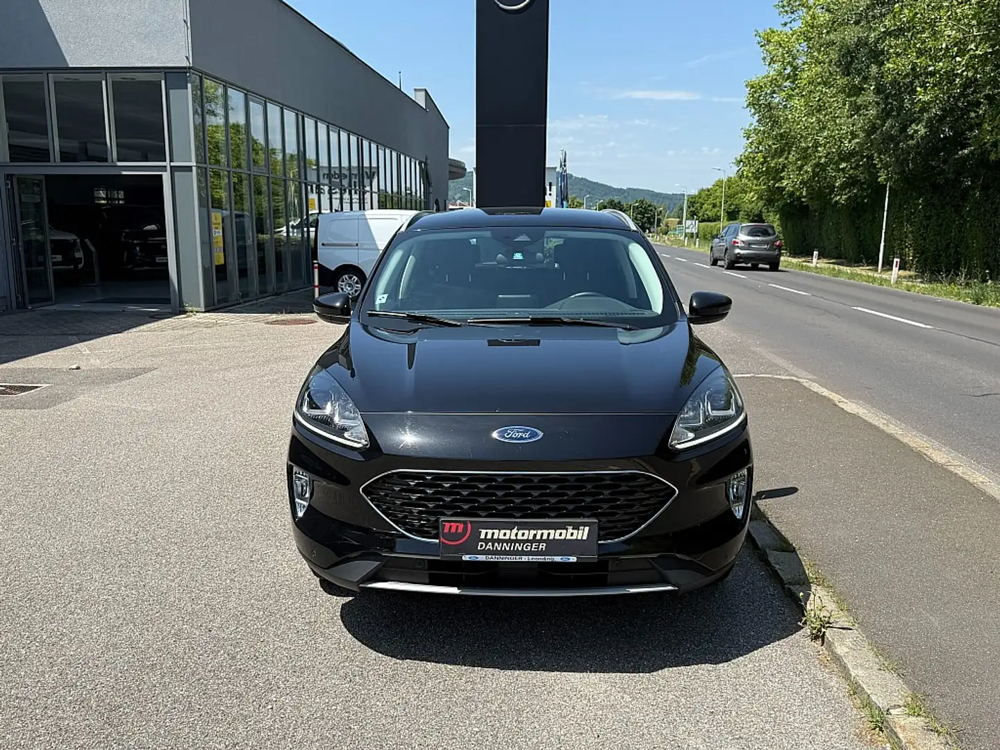 Ford Kuga 2,0 EcoBlue Hybrid Cool & Connect Schwarz - 1