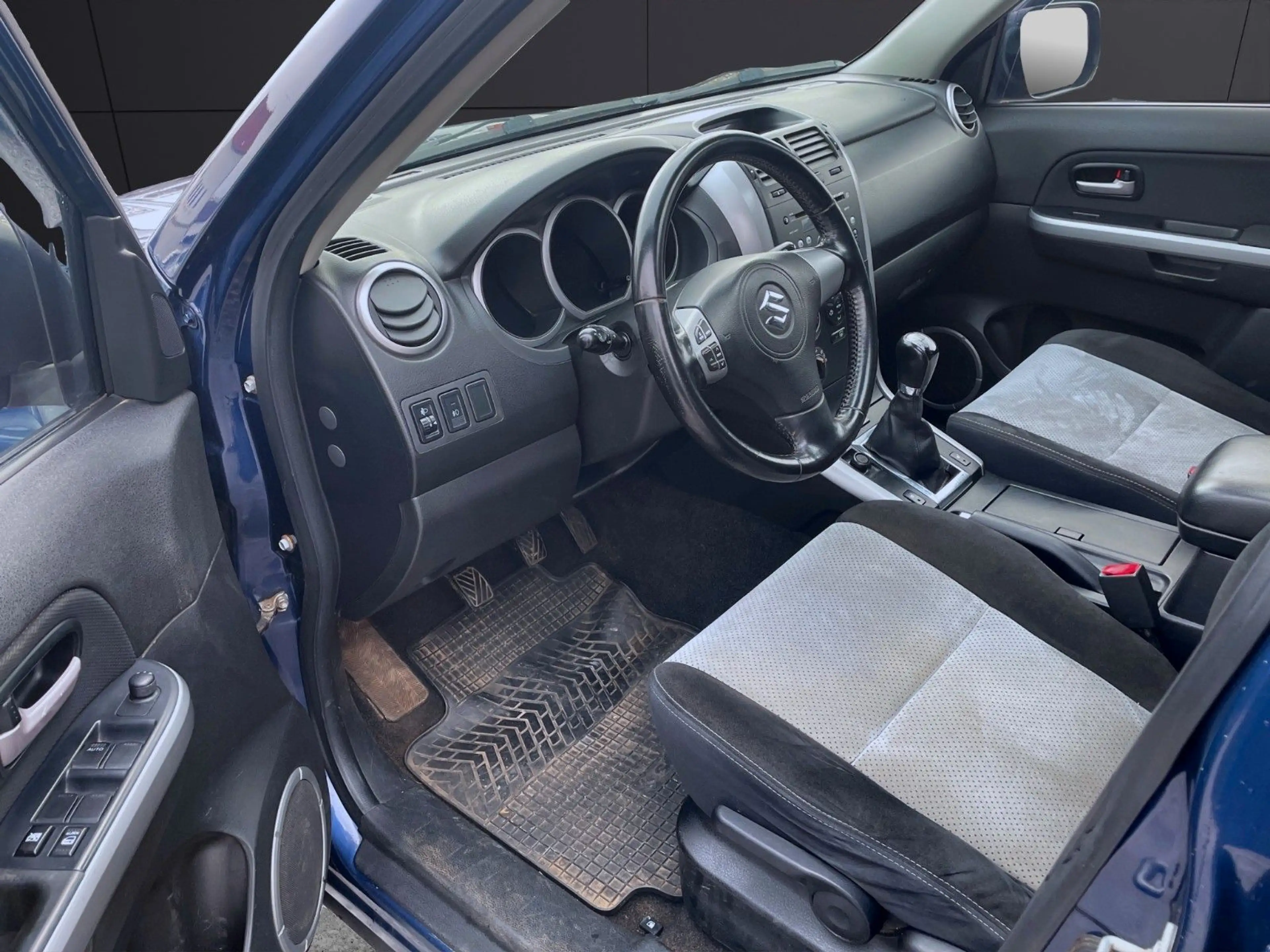 Suzuki Grand Vitara 2.0 Comfort+ AHK~Xenon~MFL~SHZ — photo 12