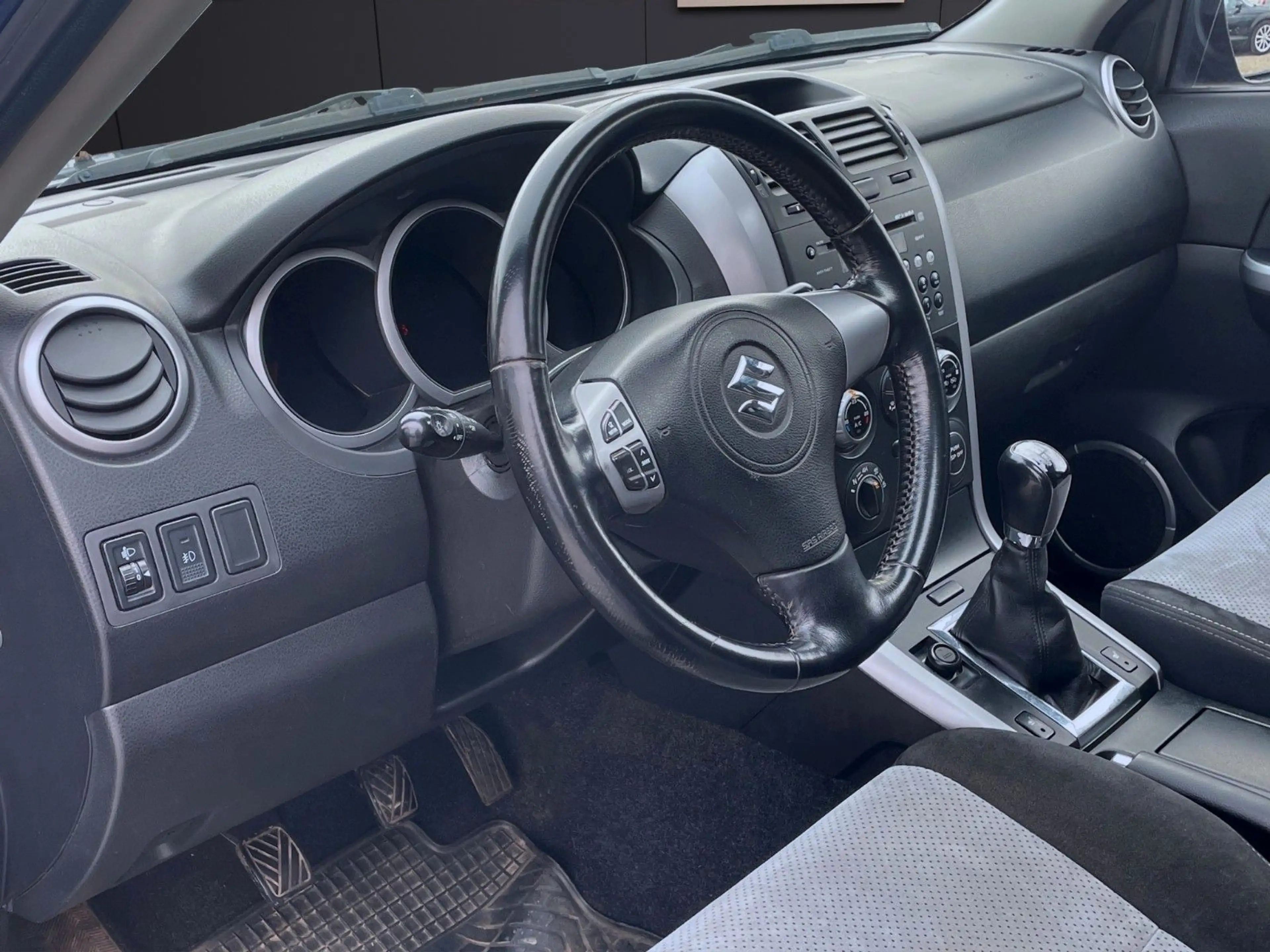 Suzuki Grand Vitara 2.0 Comfort+ AHK~Xenon~MFL~SHZ — photo 13