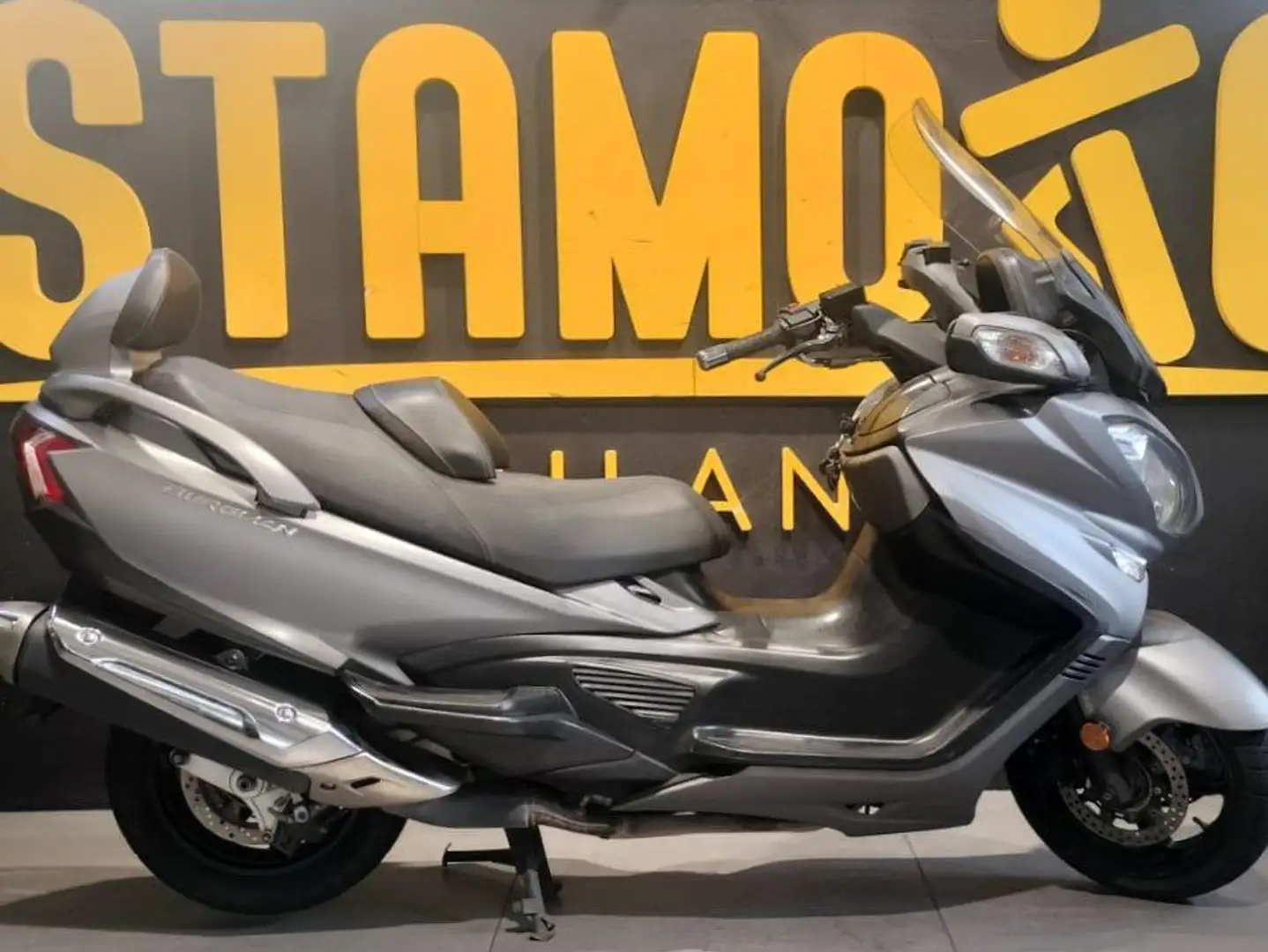 Suzuki Burgman 650 Gris - 1