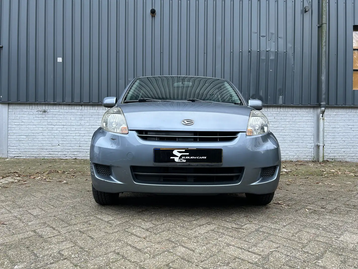 Daihatsu Sirion 1.0-12V Premium Сірий - 2