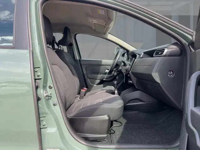 Dacia Duster view 8