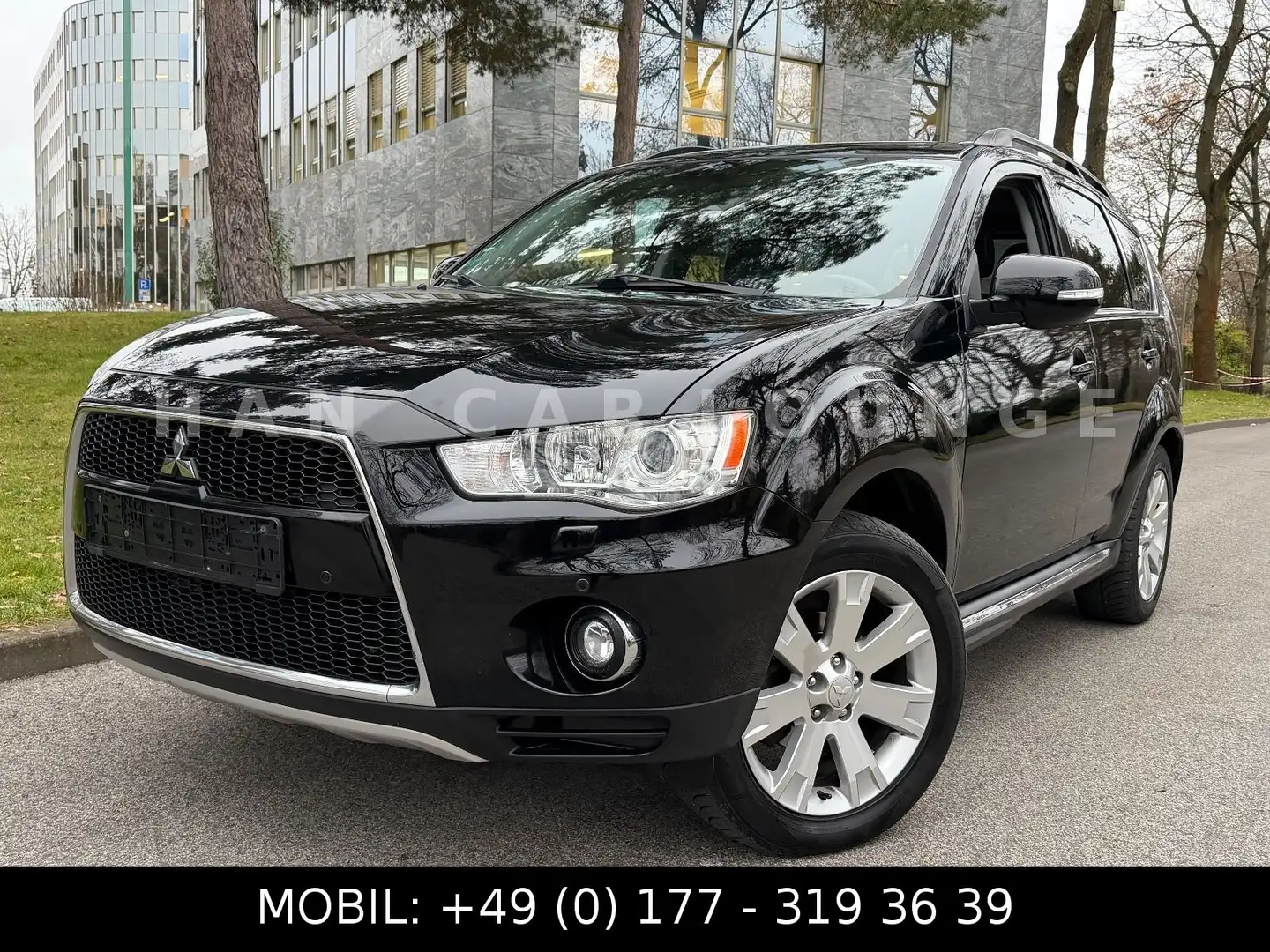 Mitsubishi Outlander Instyle 4WD*7-SITZER*NAVI*SDACH*AUTOMA Schwarz - 2
