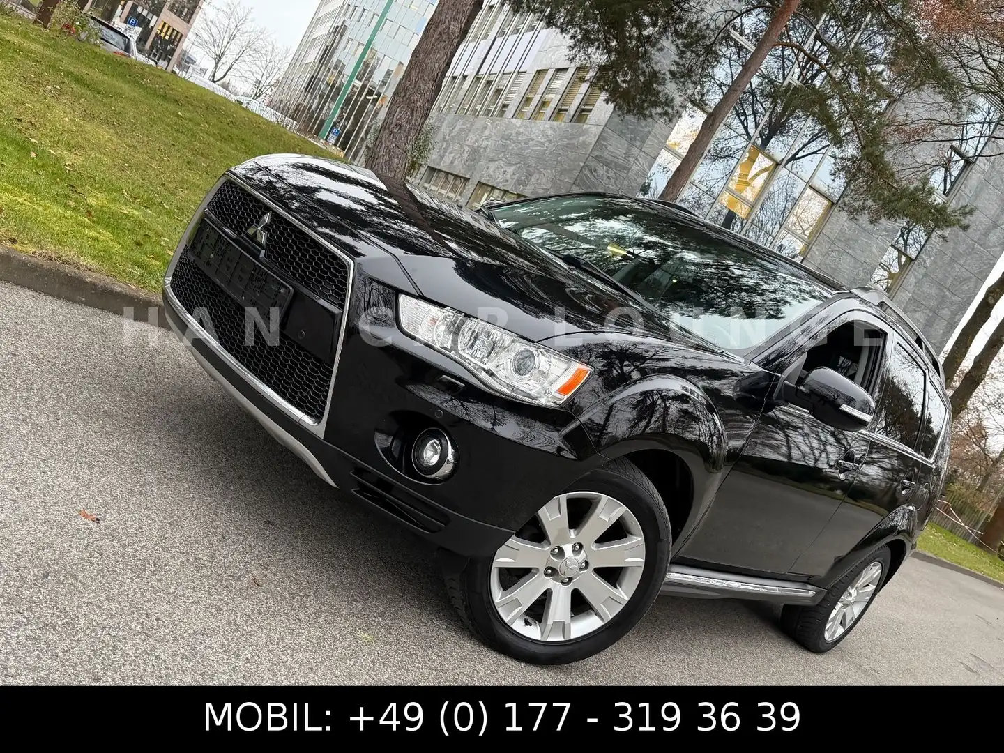 Mitsubishi Outlander Instyle 4WD*7-SITZER*NAVI*SDACH*AUTOMA Schwarz - 1