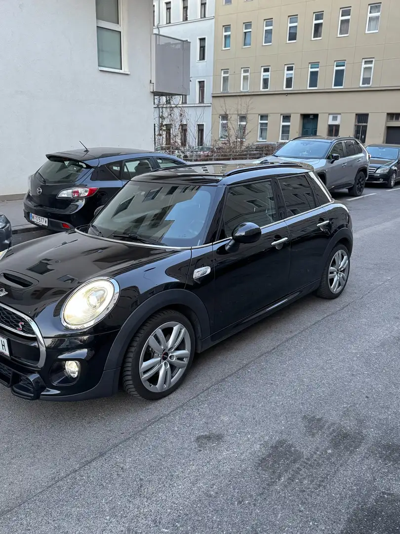 MINI Cooper S John Cooper Works Schwarz - 2