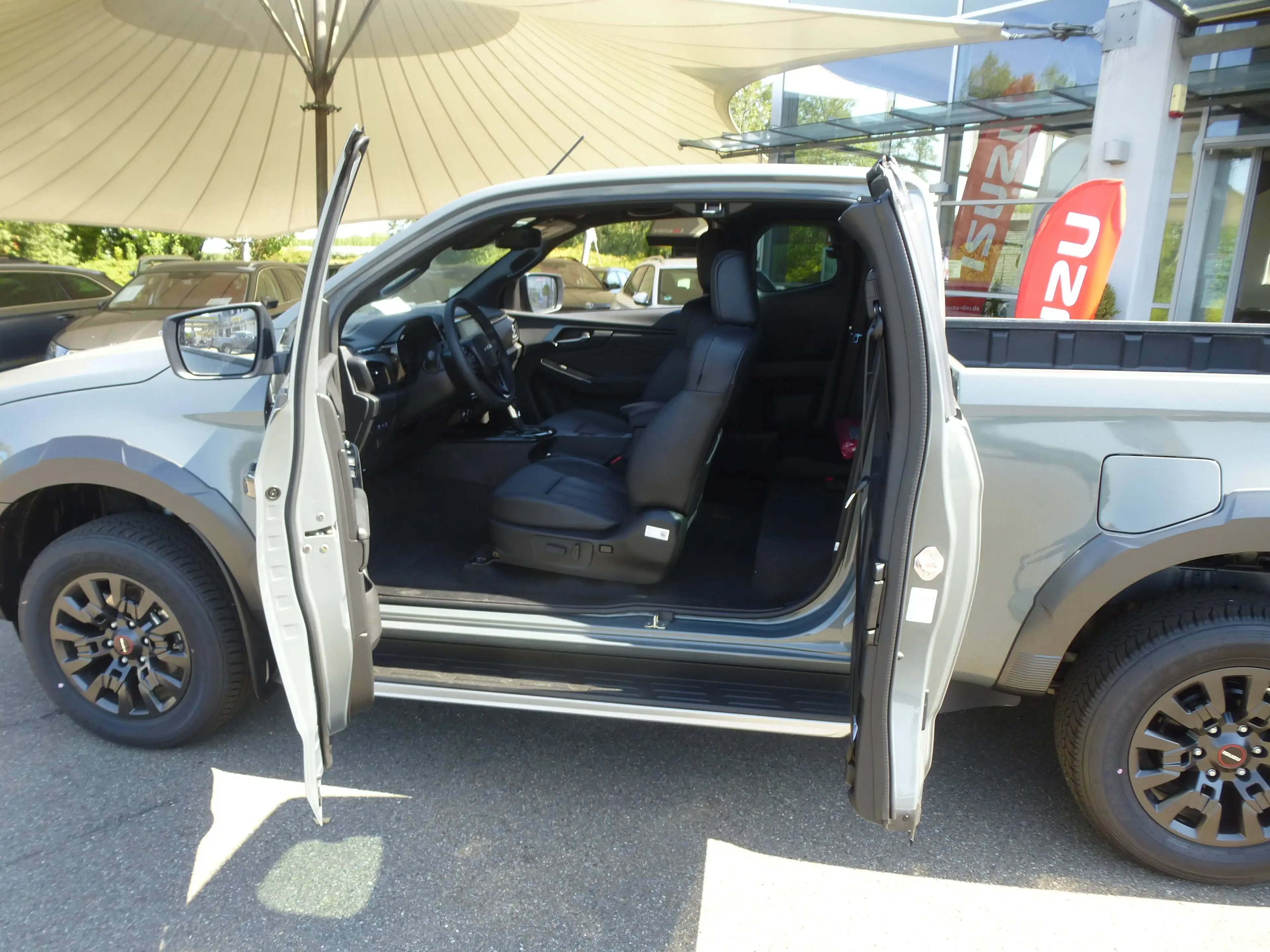 Isuzu D-Max D-Max 2.2 Space Cab 4WD AT V-Cross — photo 4