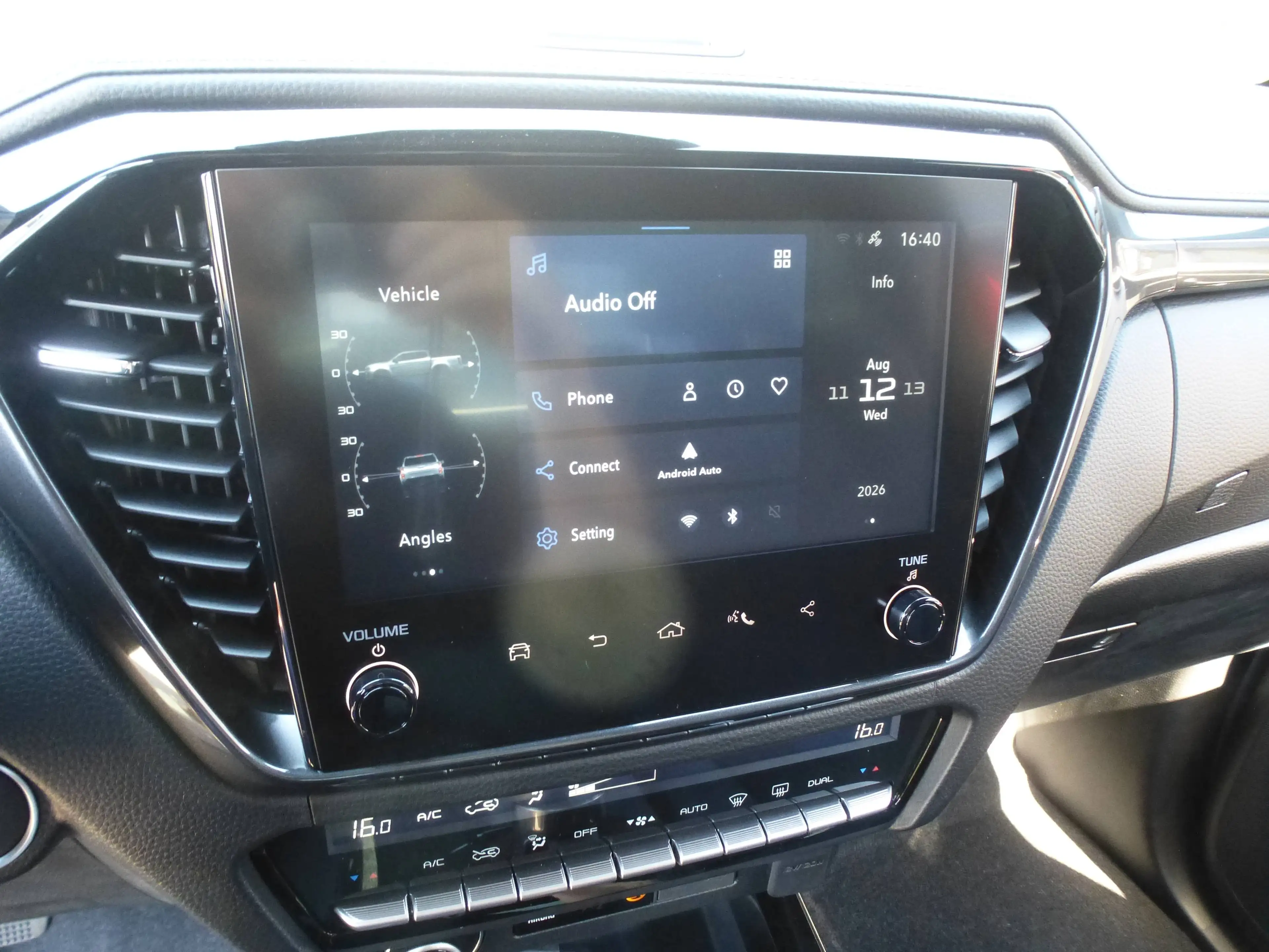 Isuzu D-Max D-Max 2.2 Space Cab 4WD AT V-Cross — photo 9