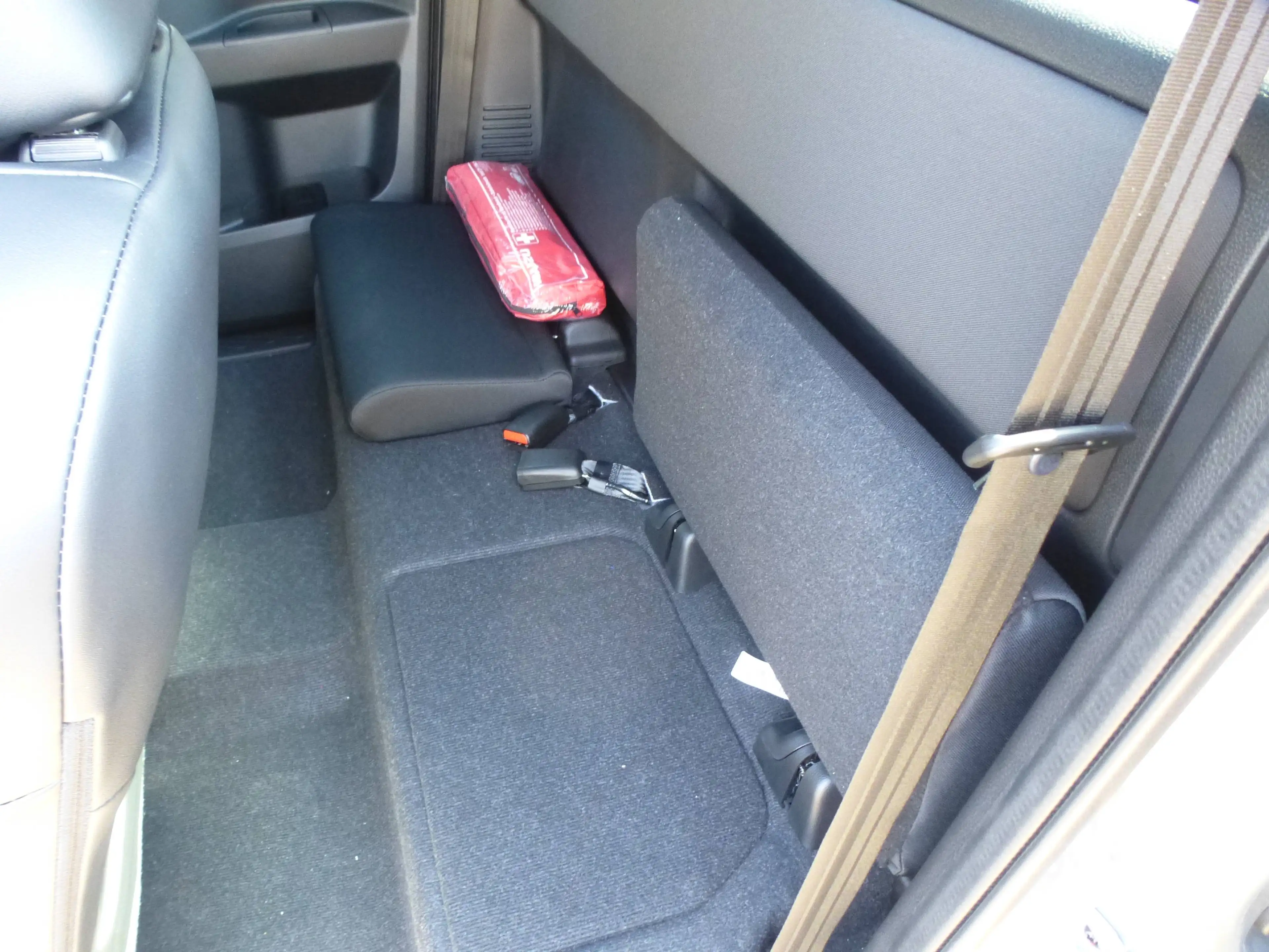 Isuzu D-Max D-Max 2.2 Space Cab 4WD AT V-Cross — photo 5
