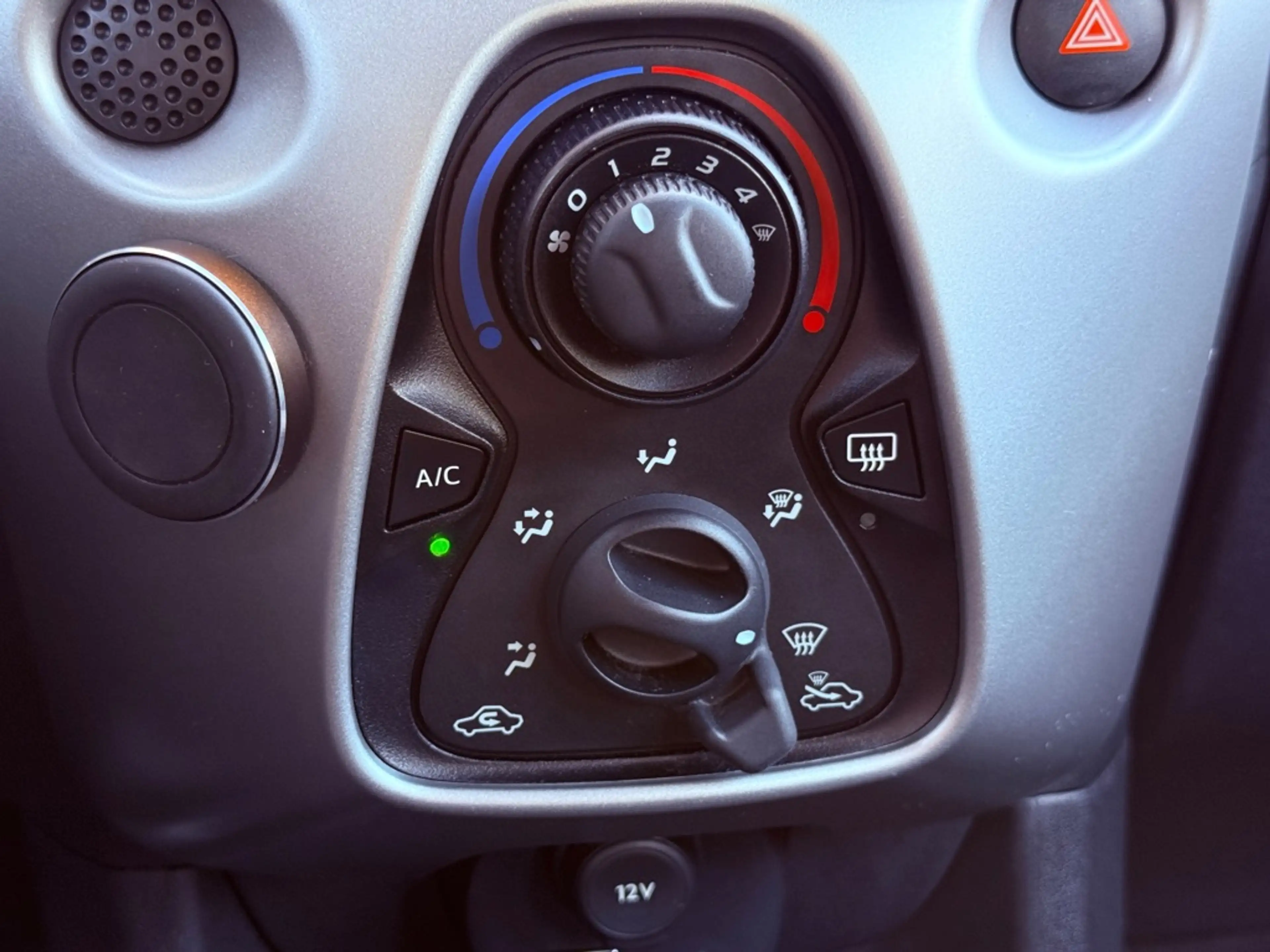 Peugeot 108 1.0 e-VTi Active Airco Carplay — photo 9