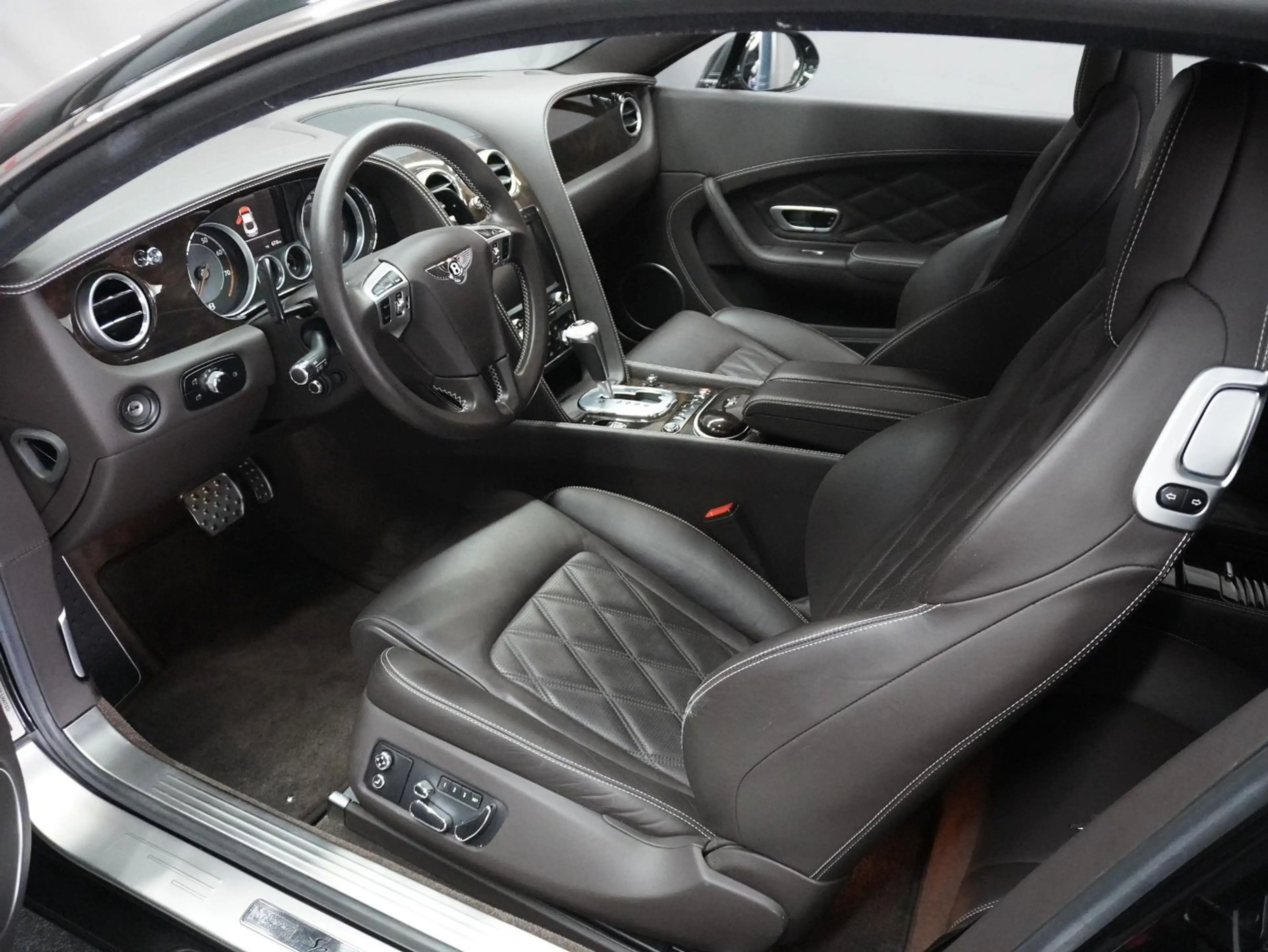 Bentley Continental W12 GT Speed 2.Hd. NAVI LEDER — photo 9