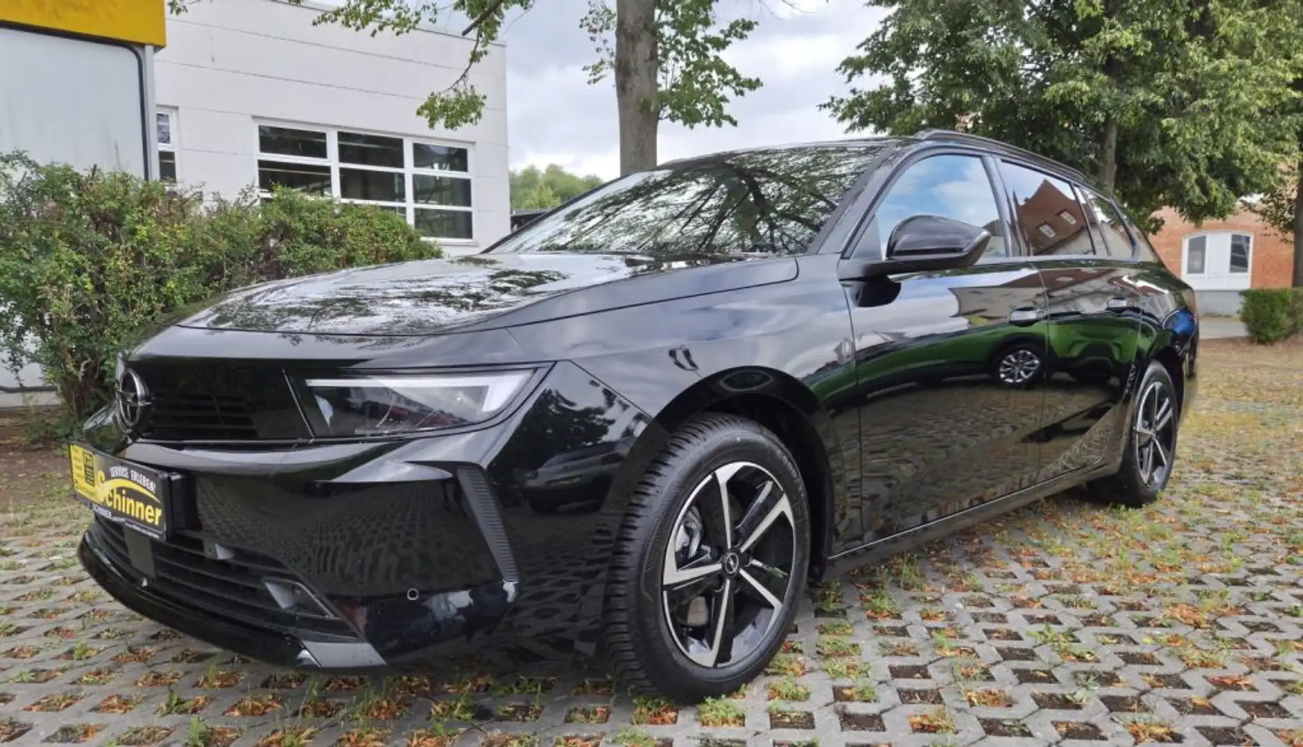 Opel Astra Sports Tourer 1.2 Turbo Edition Noir - 1