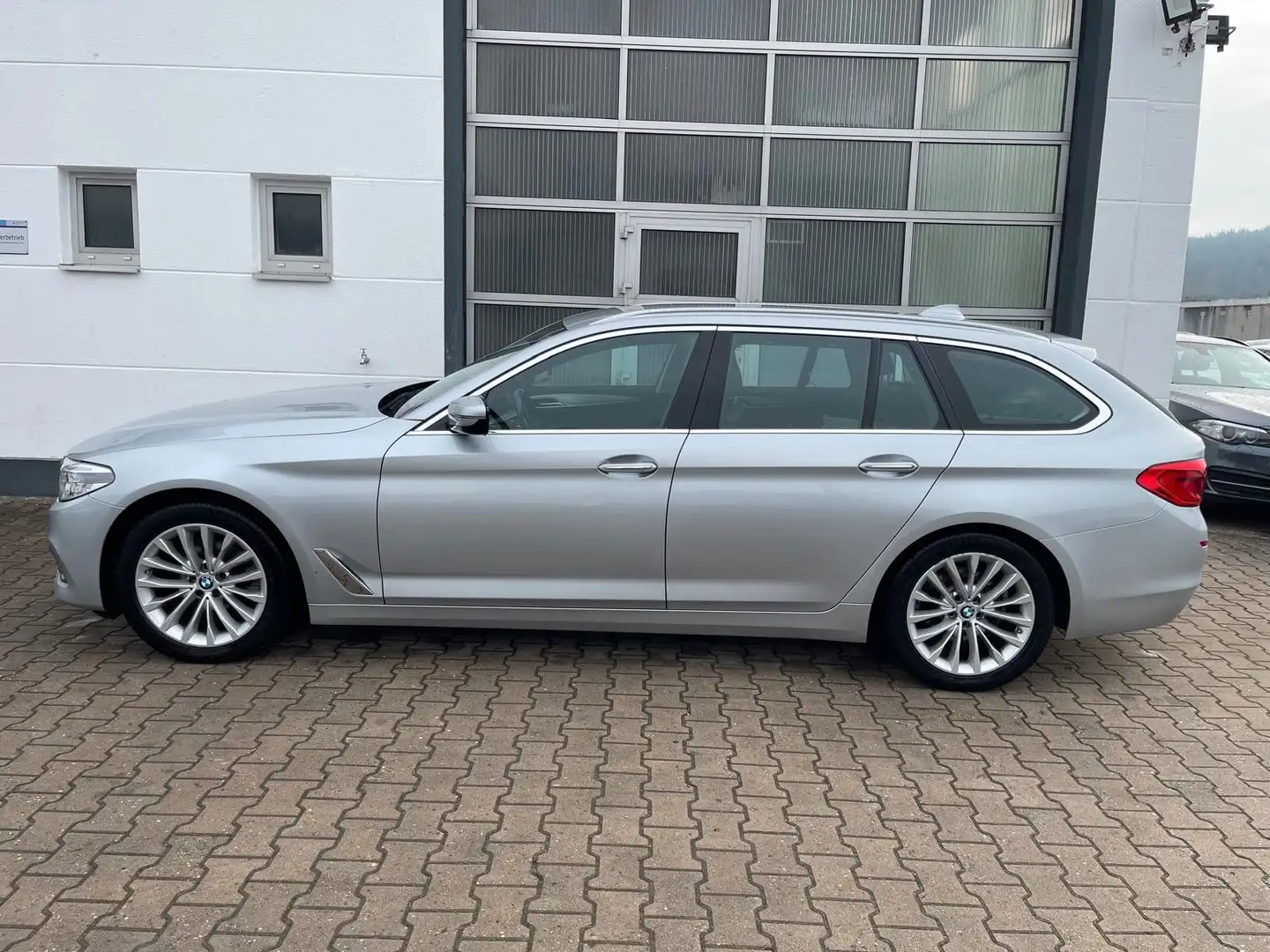BMW 520 dA Touring Luxury/AHK/LEDER/LED/HEADUP/NAVI.. Silber - 2