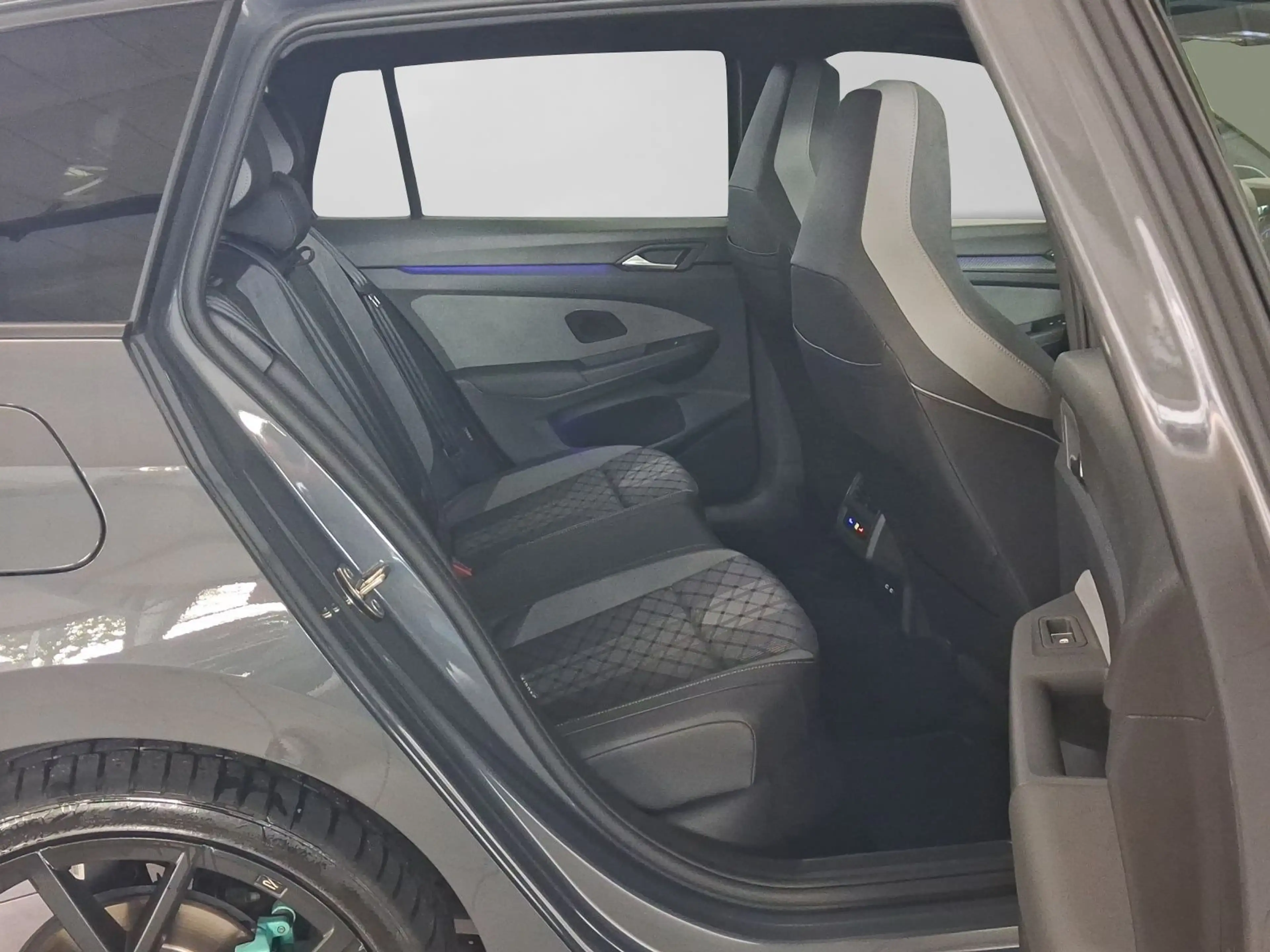 Volkswagen Golf Variant 1.5 TSI R-LINE BLACKSTYLE NAVI IQ-L — photo 6