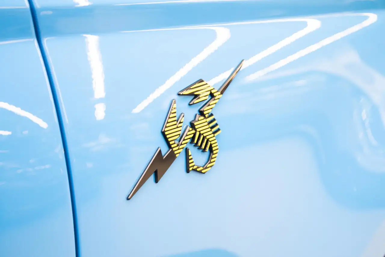 Abarth 500C 2023 — фото 21