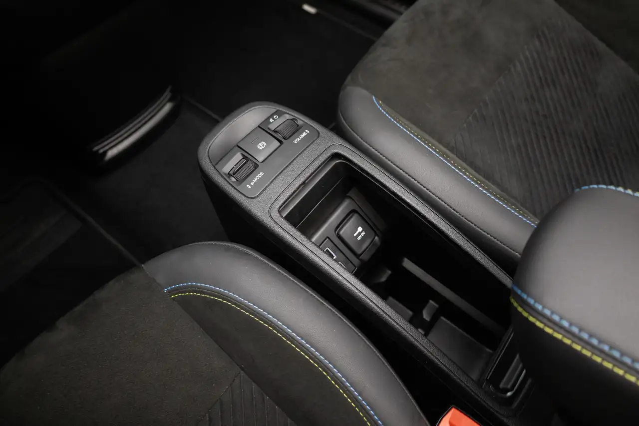 Abarth 500C 2023 — фото 15