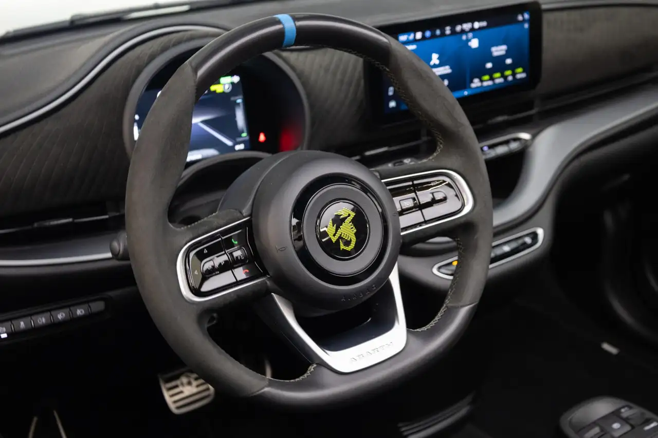 Abarth 500C 2023 — фото 13