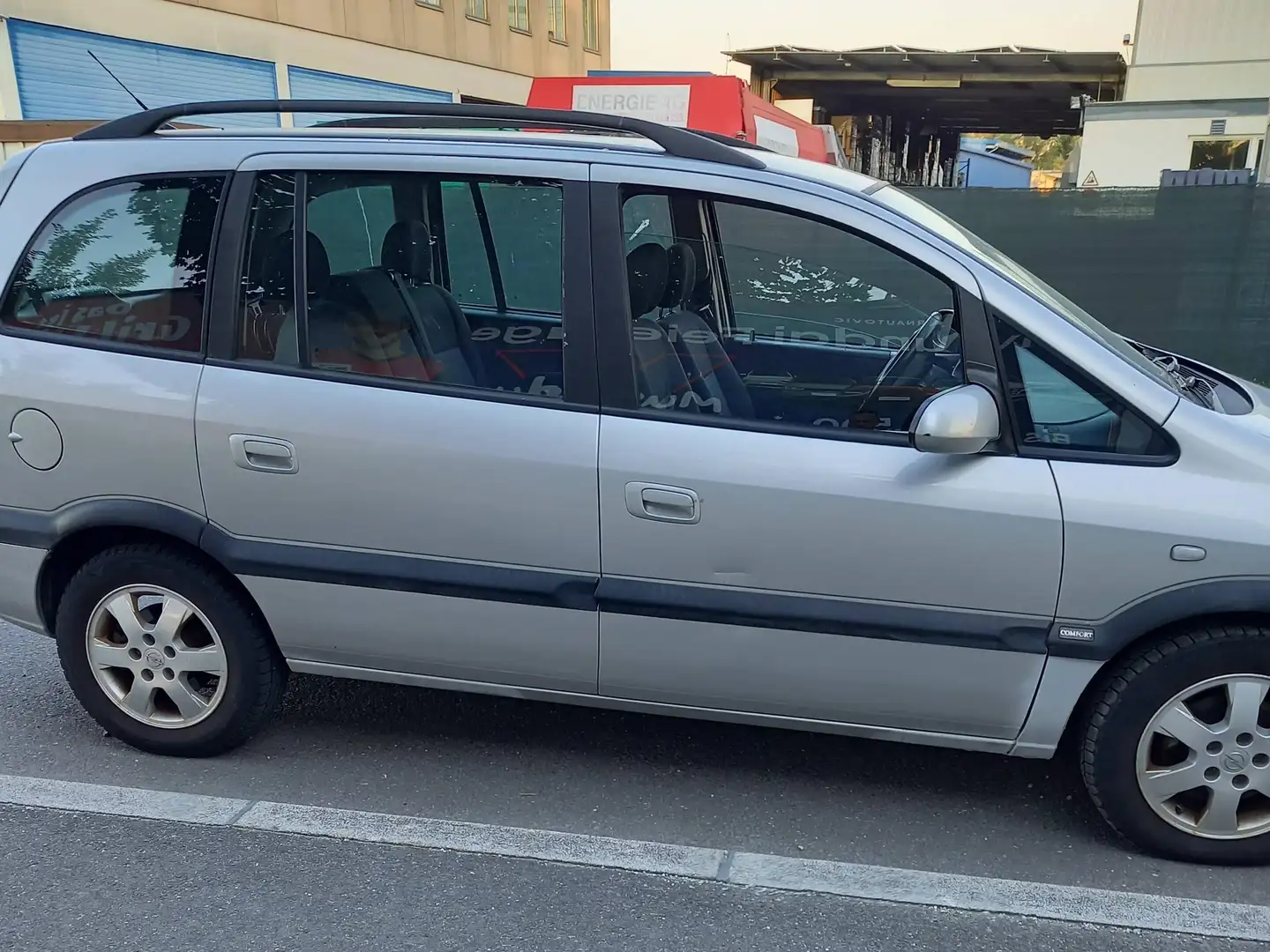 Opel Zafira Zafira Comfort 2,0 16V DTI Comfort Silber - 2