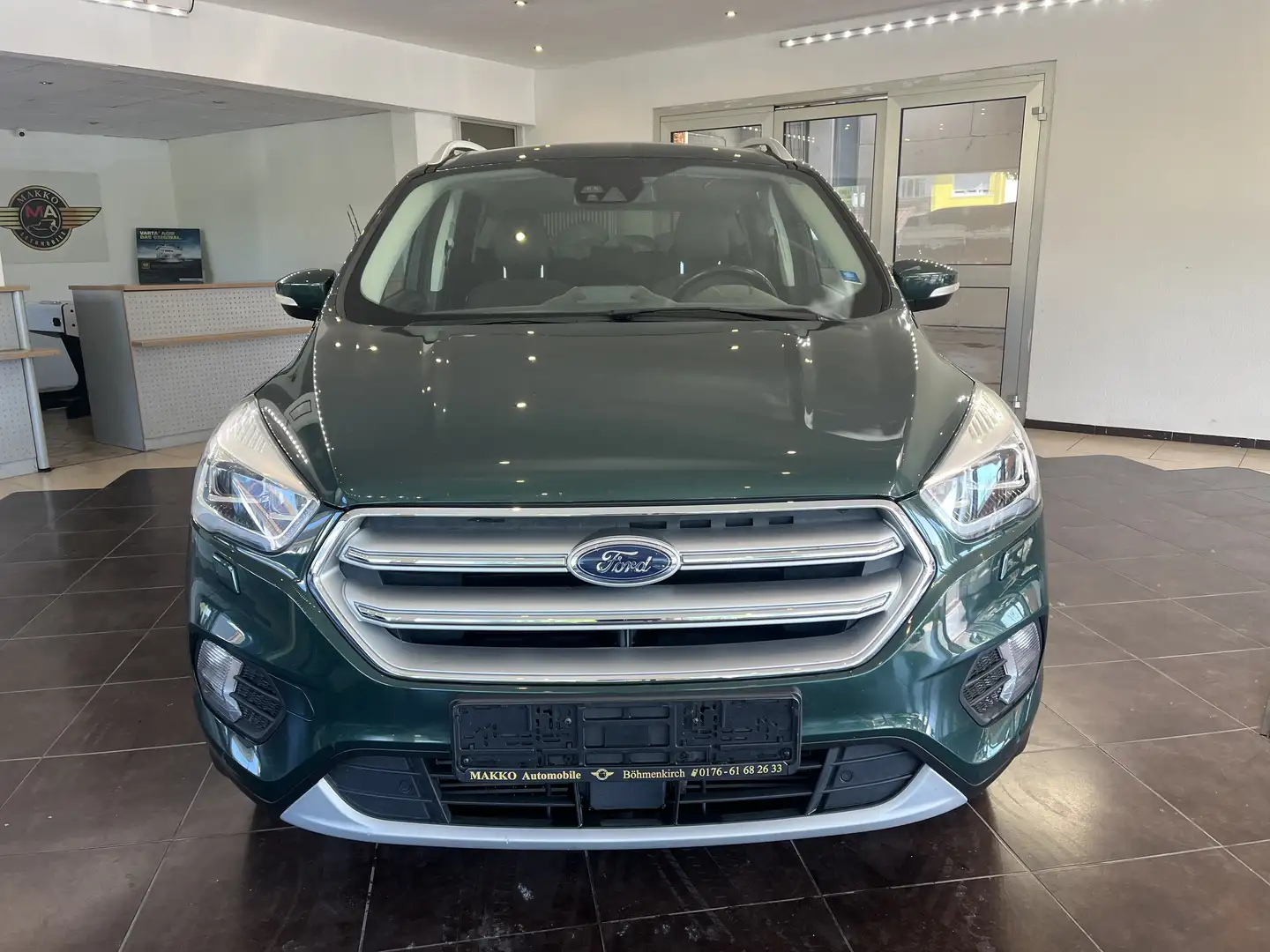 Ford Kuga Vignale Ausstattung*SHZ*EAHK*Navi*RFK Grün - 2