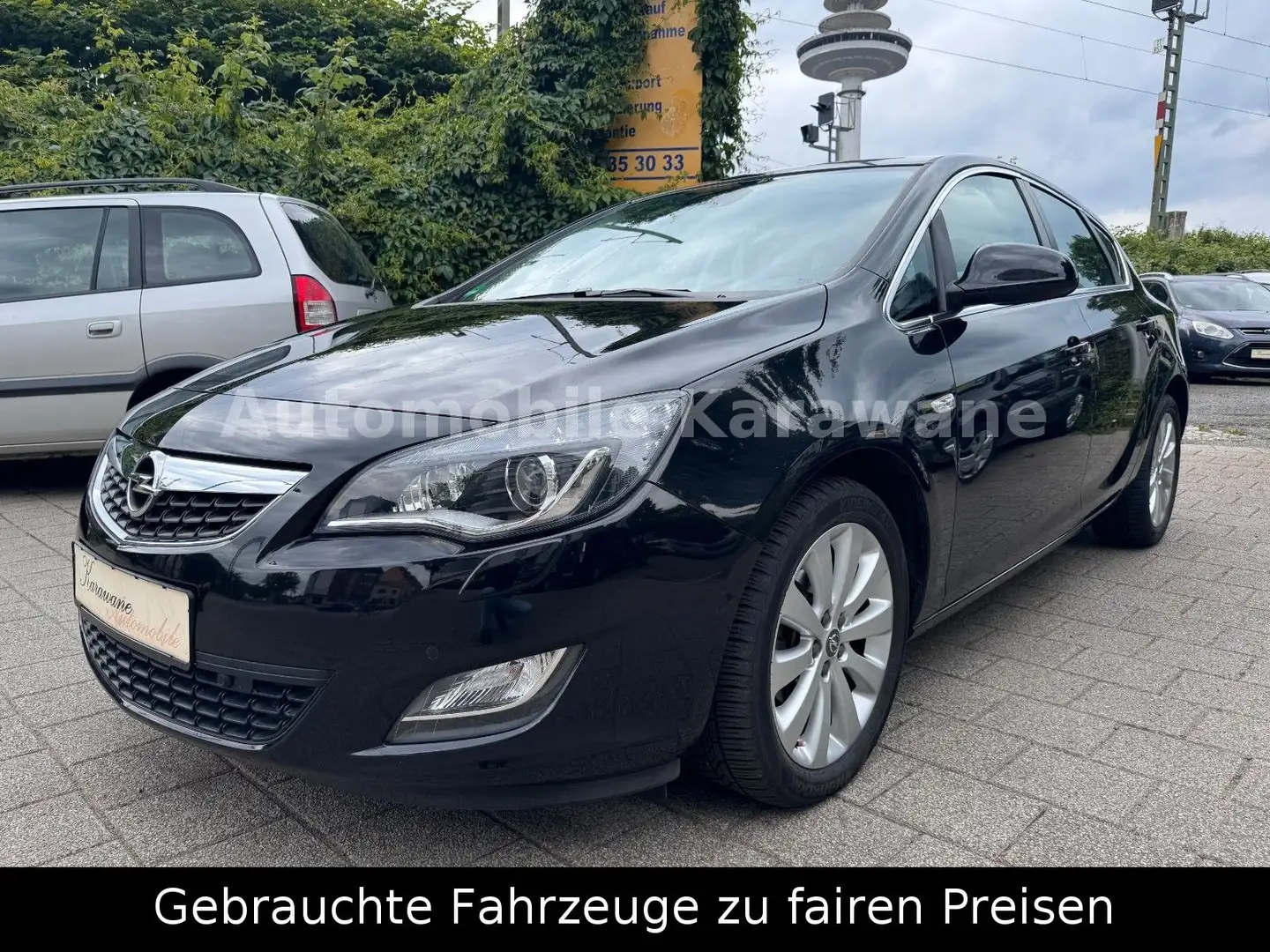 Opel Astra J Lim. 5-trg. Innovation*NAVI*PDC*XENON* Schwarz - 1
