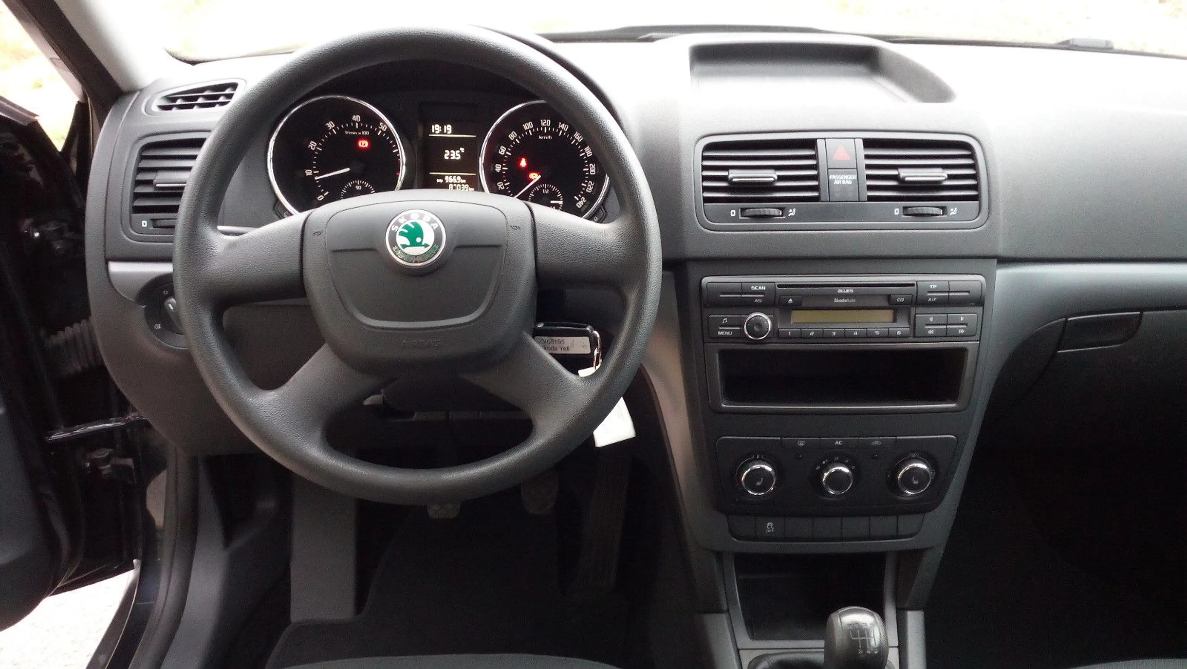 Skoda Yeti 1,4 TSi Active Plus Edition aus 1. Hand — photo 8