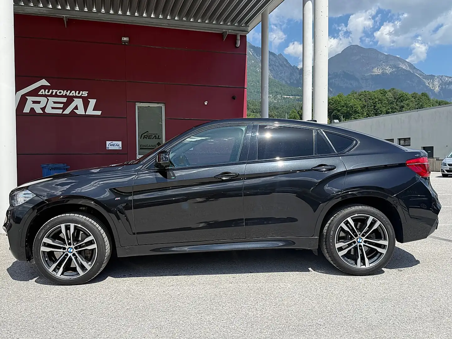 BMW X6 M 50d Sport Activity Coupé M-Paket Aut. Schwarz - 2