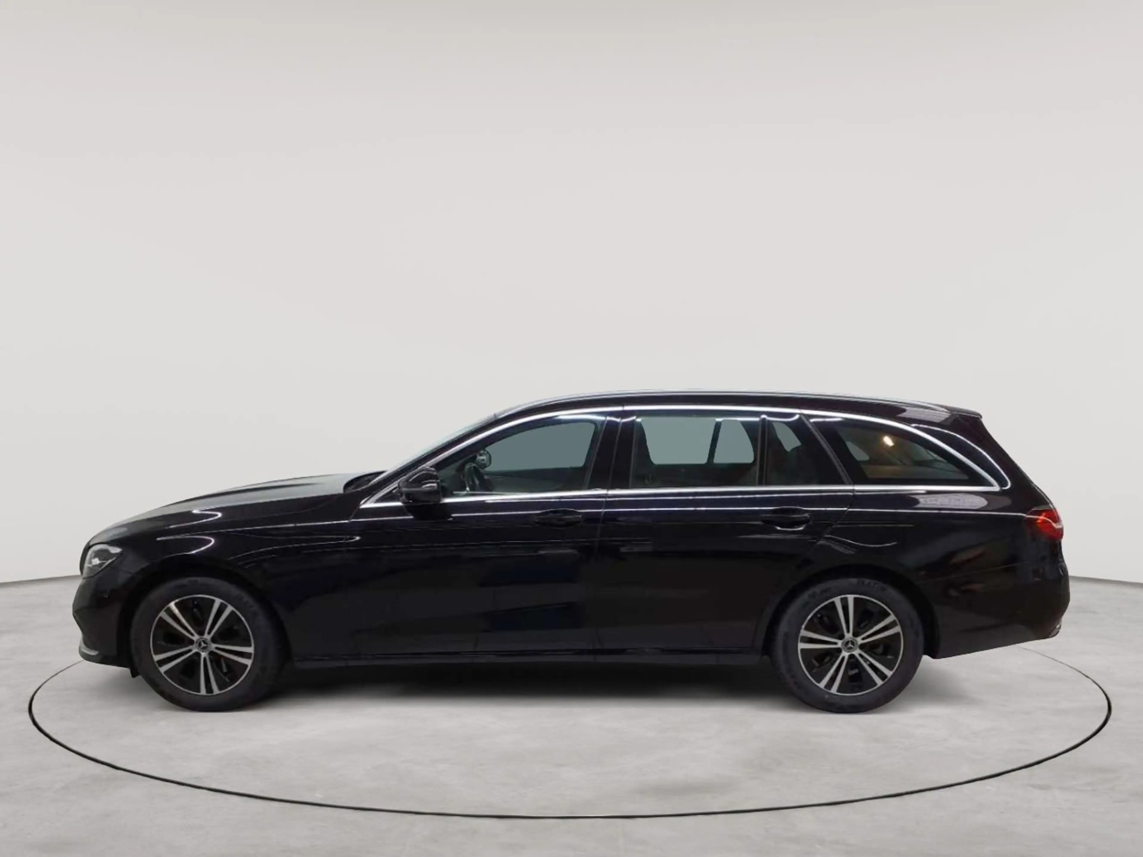 Mercedes-Benz E 220 E 220 d 4Matic T-Ava AHK ABC MBUX StHz — photo 6