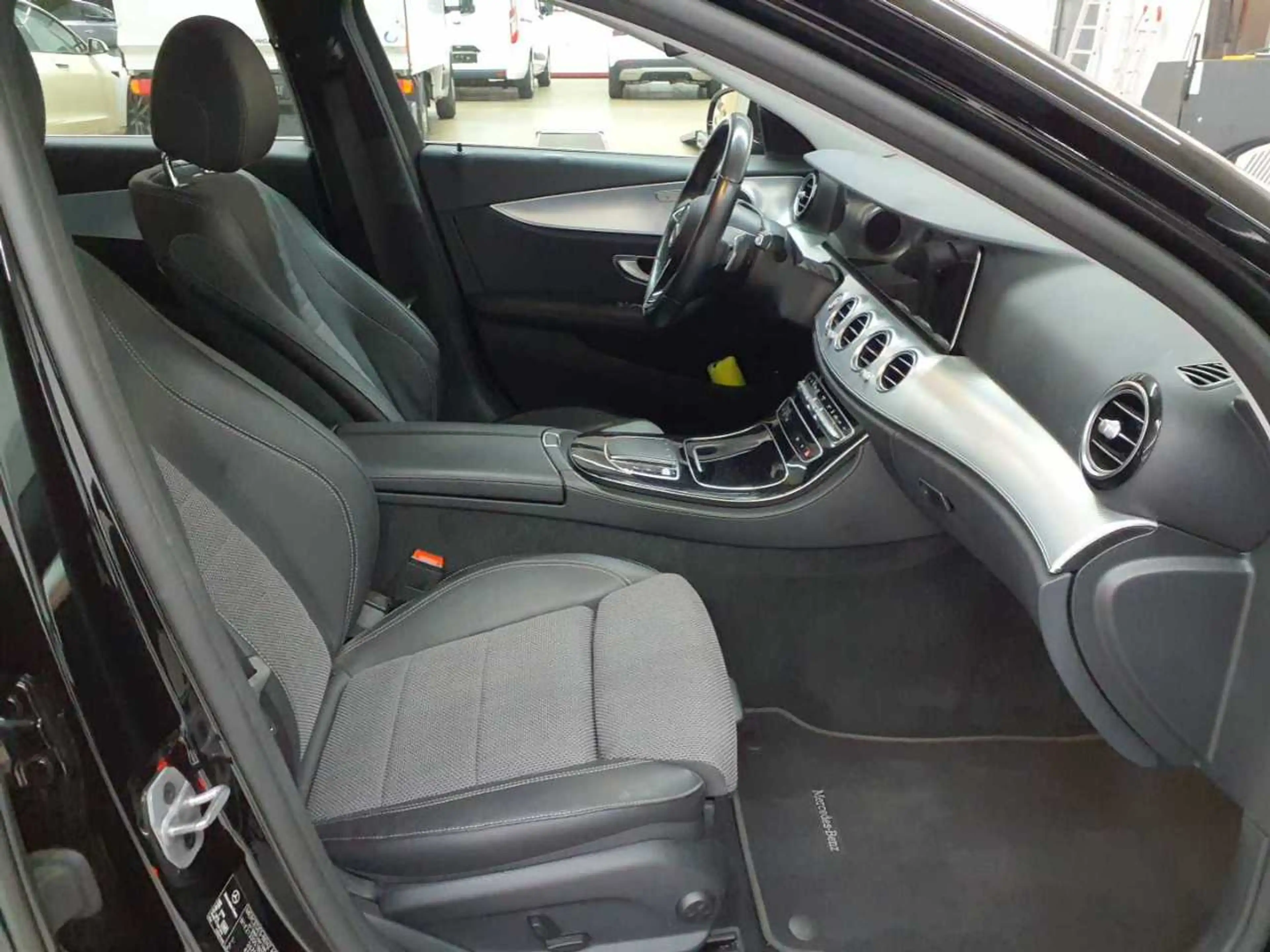 Mercedes-Benz E 220 E 220 d 4Matic T-Ava AHK ABC MBUX StHz — photo 7