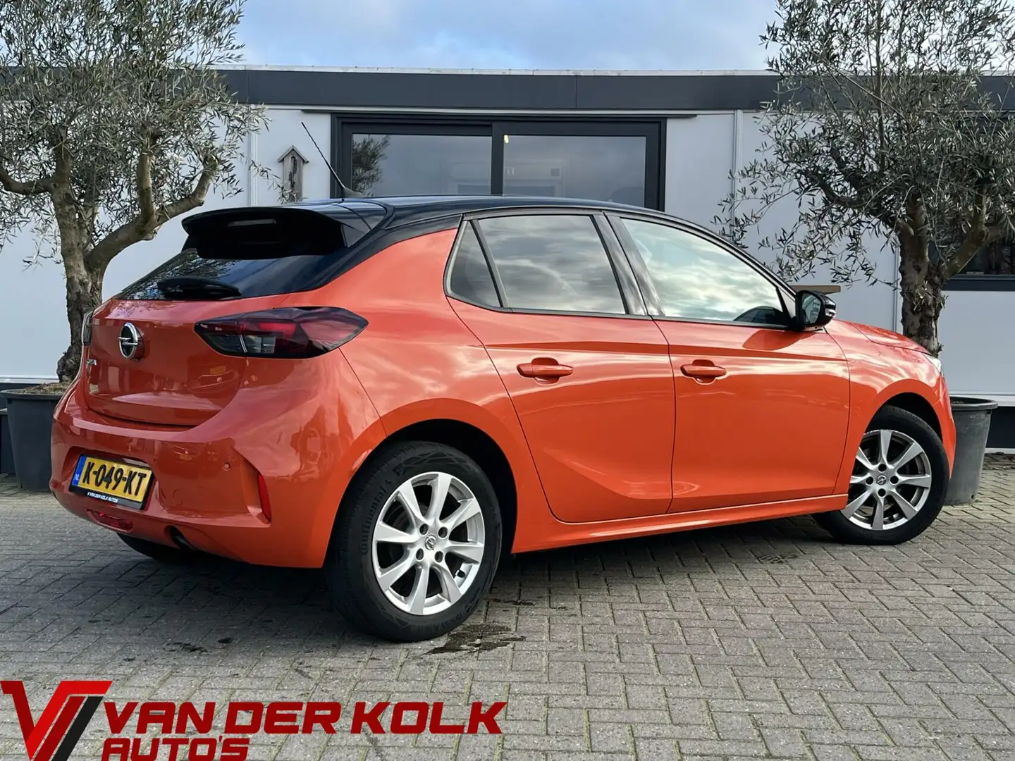 Opel Corsa 1.2 Edition Nieuwe D-Riem Navigatie Carplay Cruise Oranje - 2
