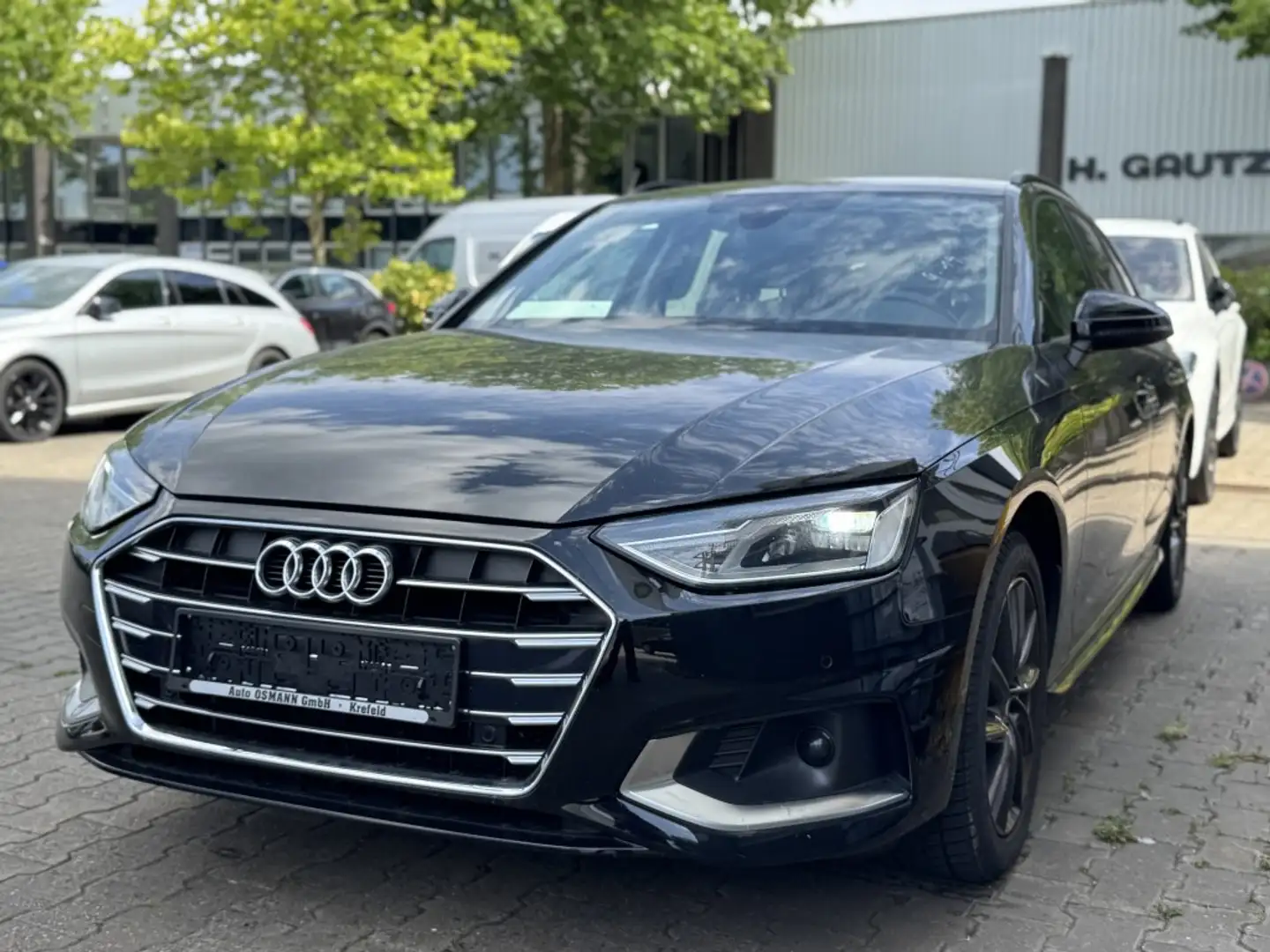 Audi A4 Avant 30 TDI S tronic advanced   PDC v+h Schwarz - 1