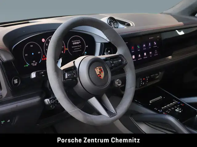 Porsche Cayenne view 11