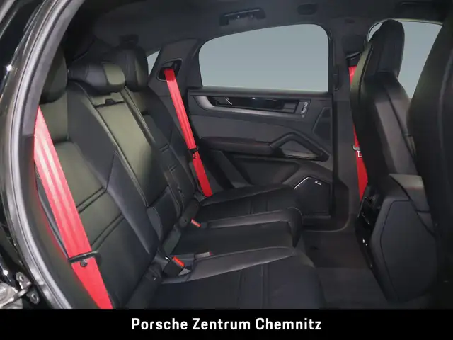 Porsche Cayenne view 8