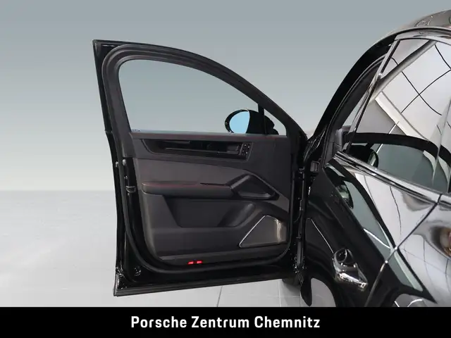 Porsche Cayenne view 10