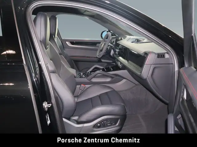 Porsche Cayenne view 13