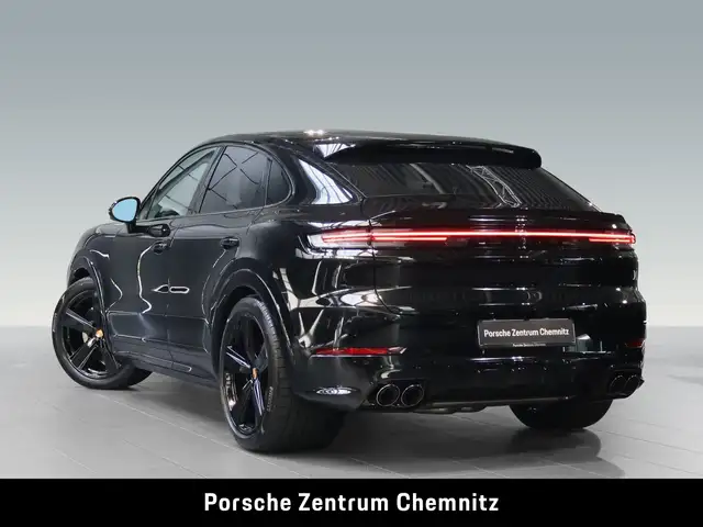 Porsche Cayenne view 3
