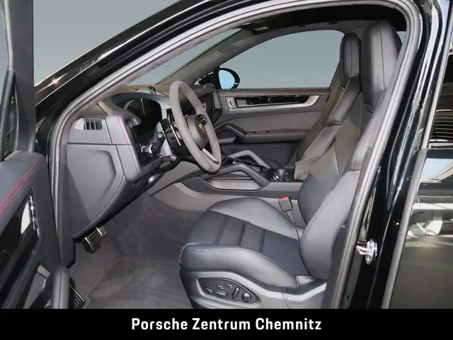 Porsche Cayenne view 12