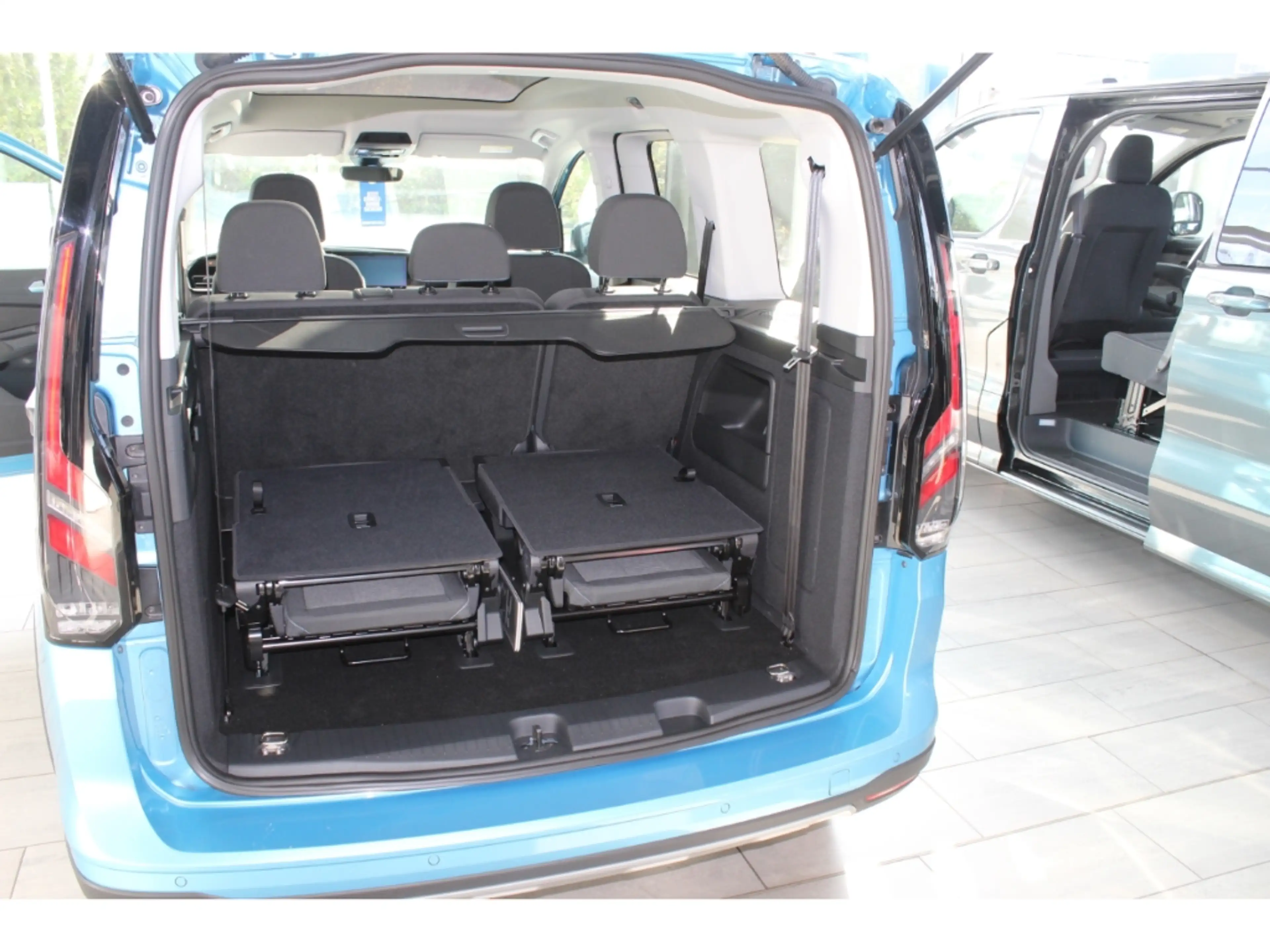 Ford Tourneo Connect ACTIVE AUTOMATIK 7-SITZER, NAVI, LED, PANO, ACC — photo 3