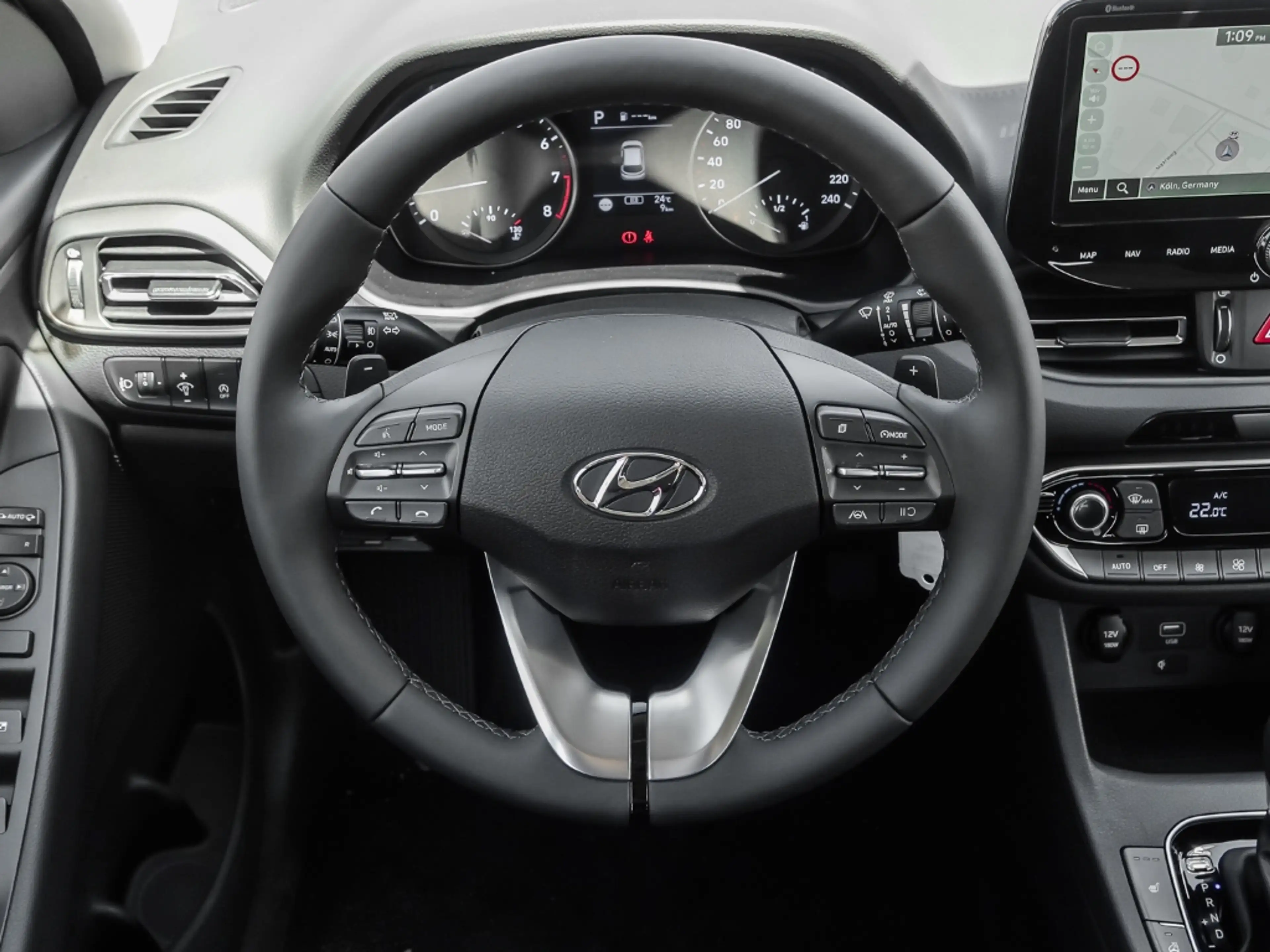 Hyundai i30 Trend El. Panodach Navi LED Apple CarPlay Android — photo 7