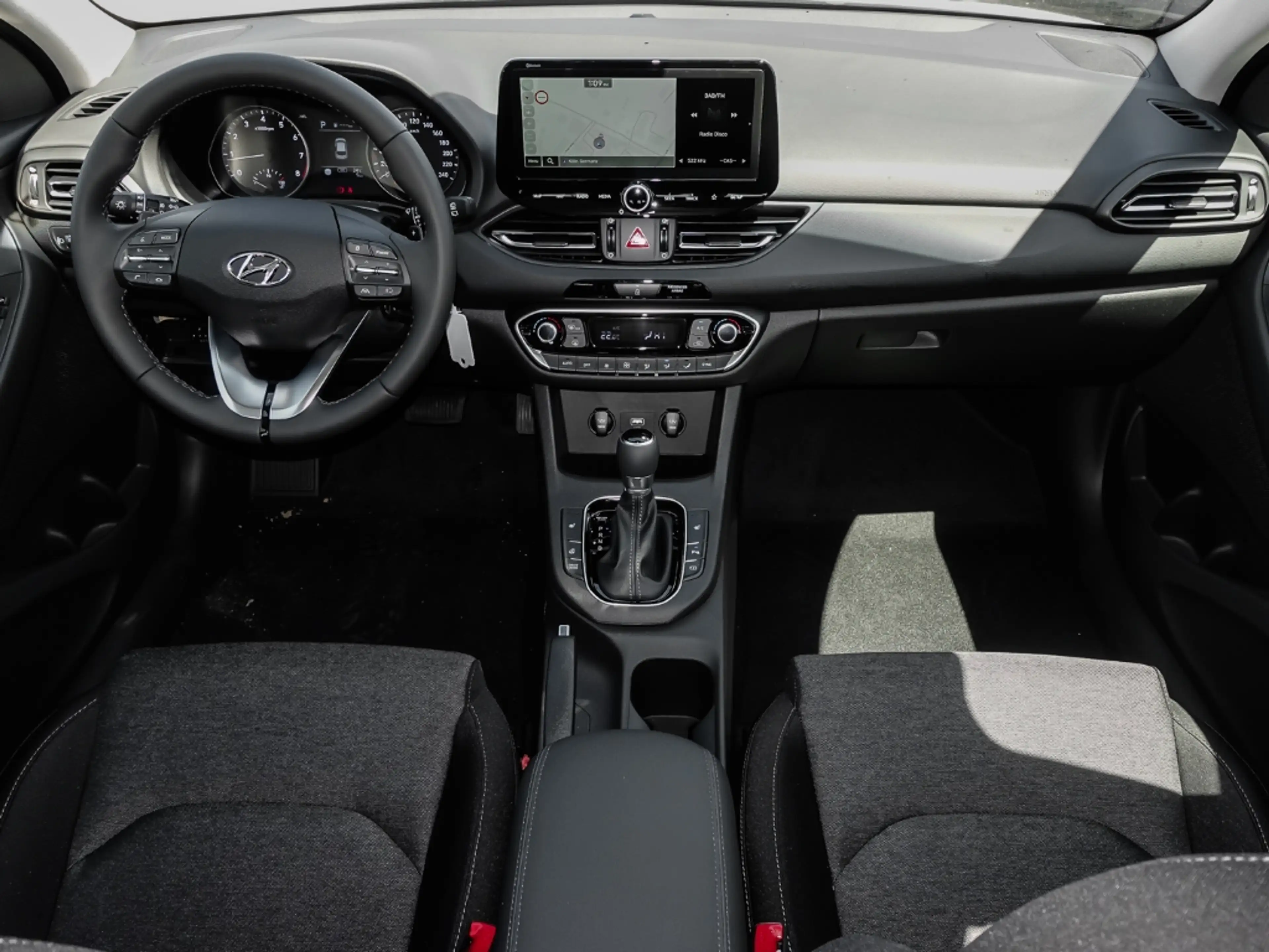 Hyundai i30 Trend El. Panodach Navi LED Apple CarPlay Android — photo 6